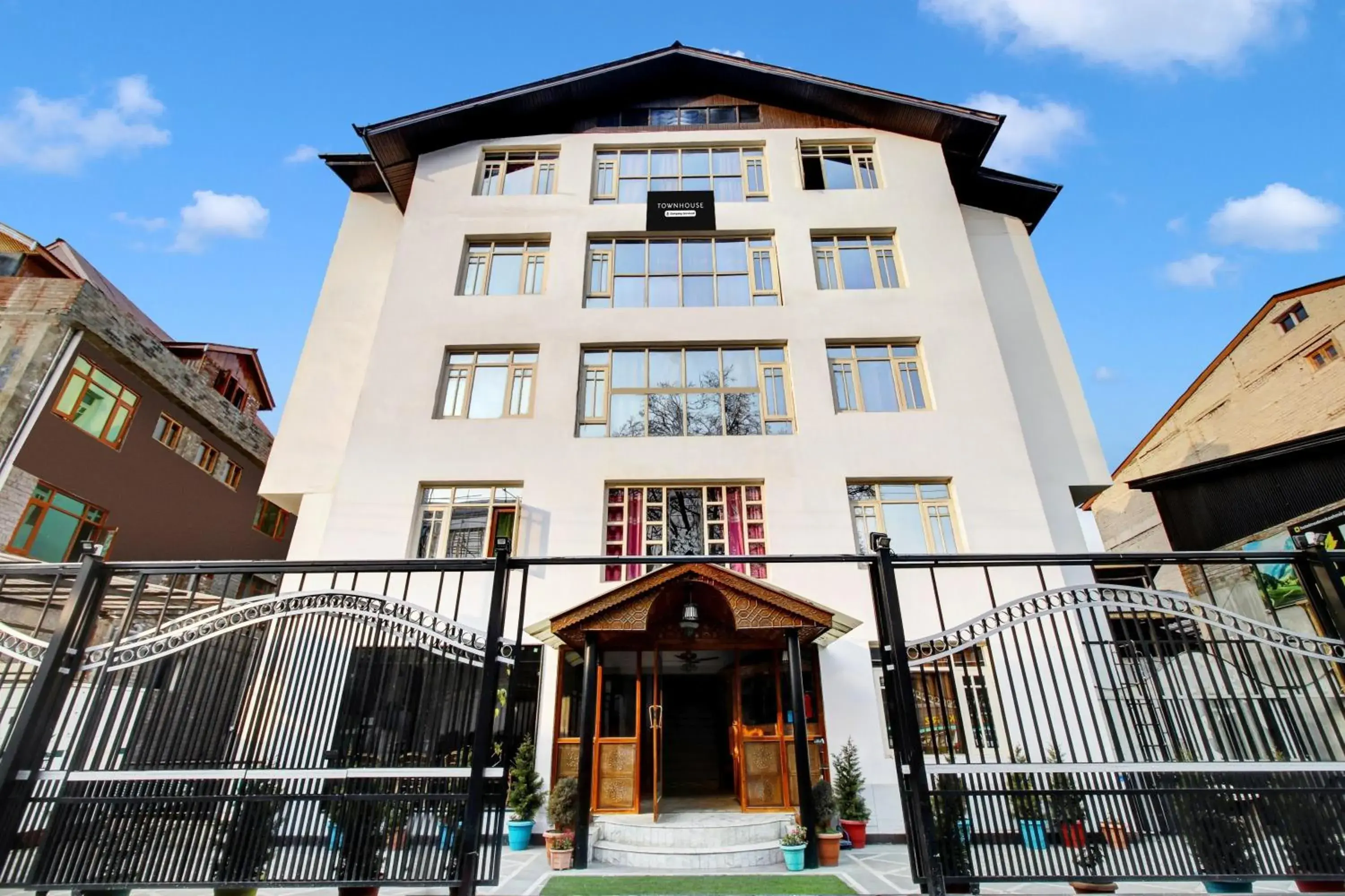 Super Townhouse Rajbagh Formerly Hotel Modern Super Townhouse Rajbagh Formerly Hotel Modern