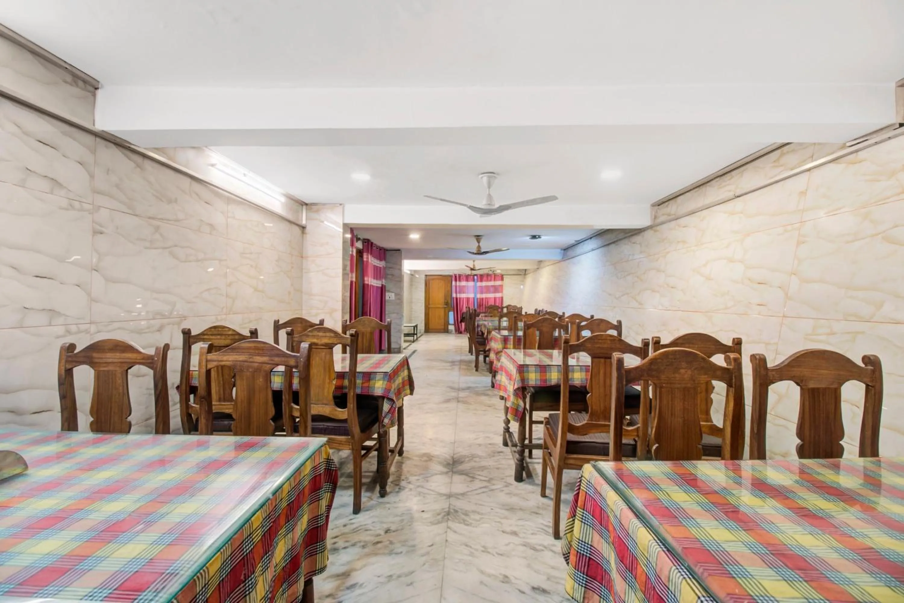 Restaurant/places to eat in Super Townhouse Rajbagh Formerly Hotel Modern