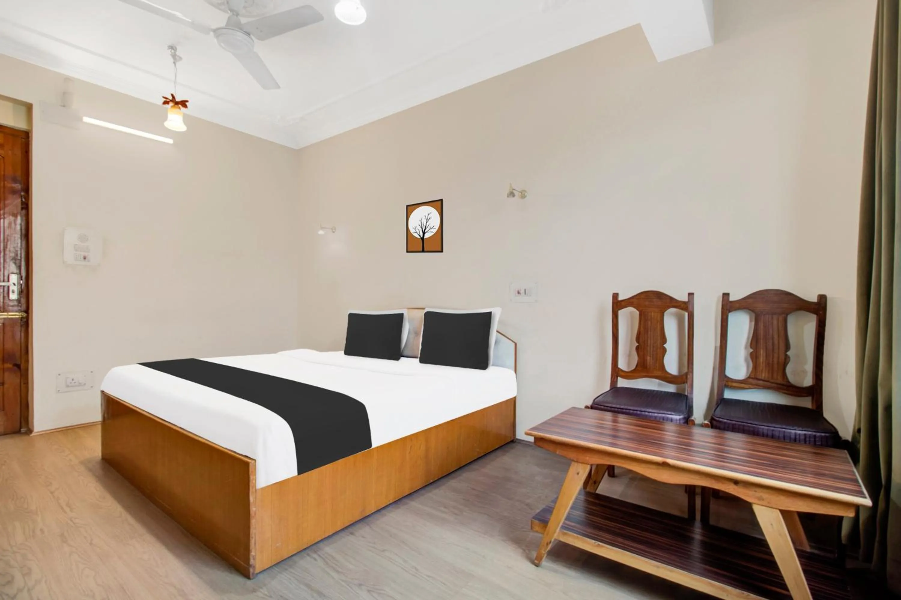 Bedroom, Bed in Super Townhouse Rajbagh Formerly Hotel Modern