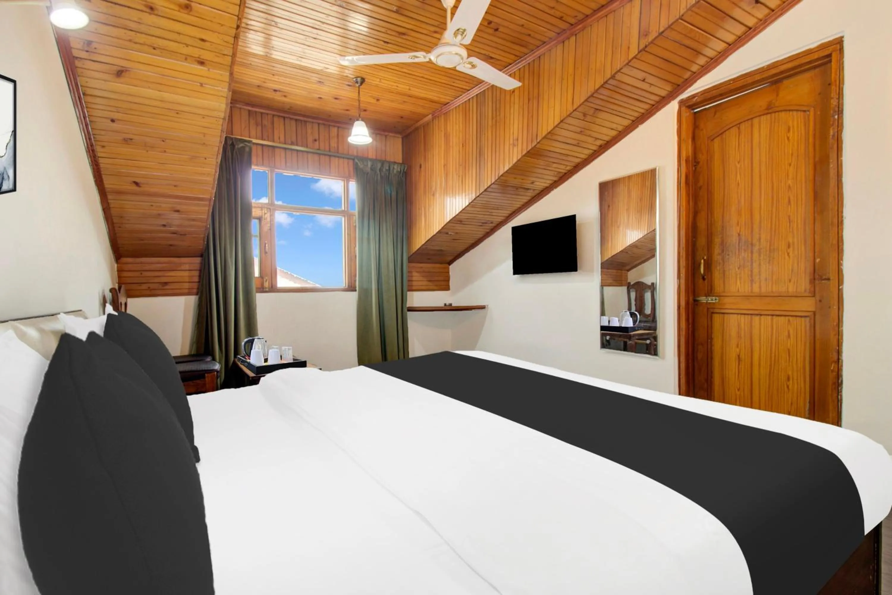 Bedroom, Bed in Super Townhouse Rajbagh Formerly Hotel Modern