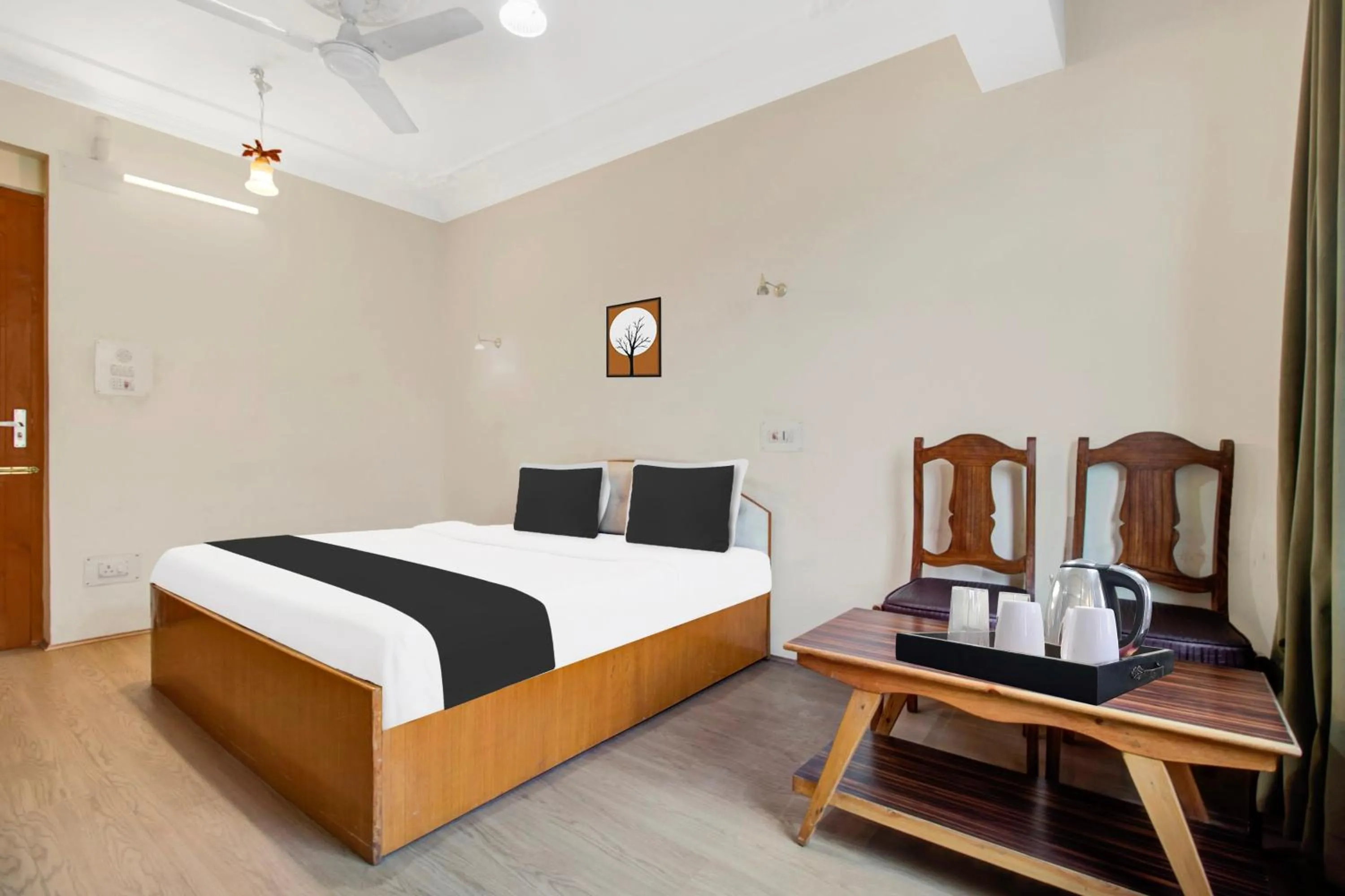 Bedroom, Bed in Super Townhouse Rajbagh Formerly Hotel Modern