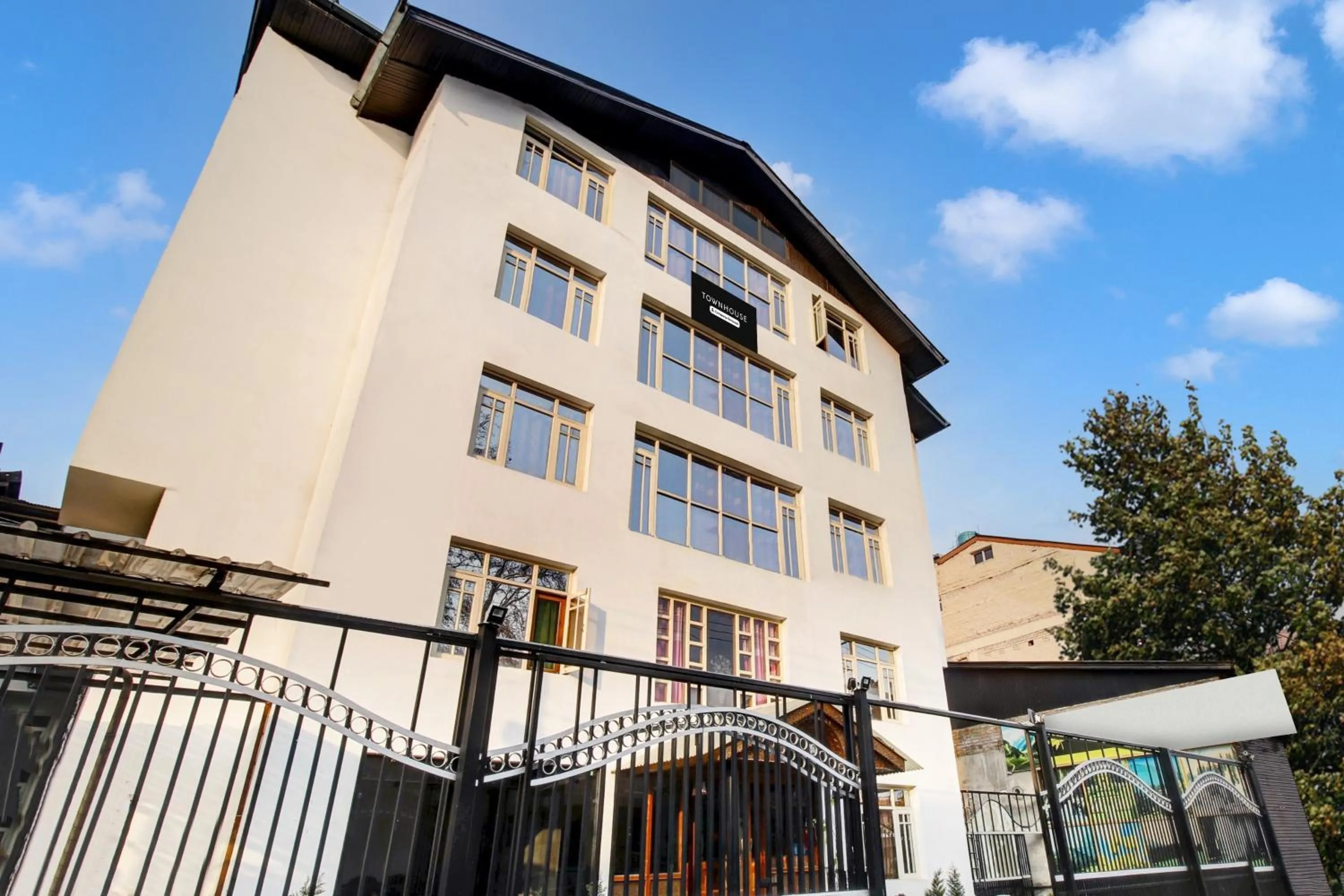 Facade/entrance in Super Townhouse Rajbagh Formerly Hotel Modern