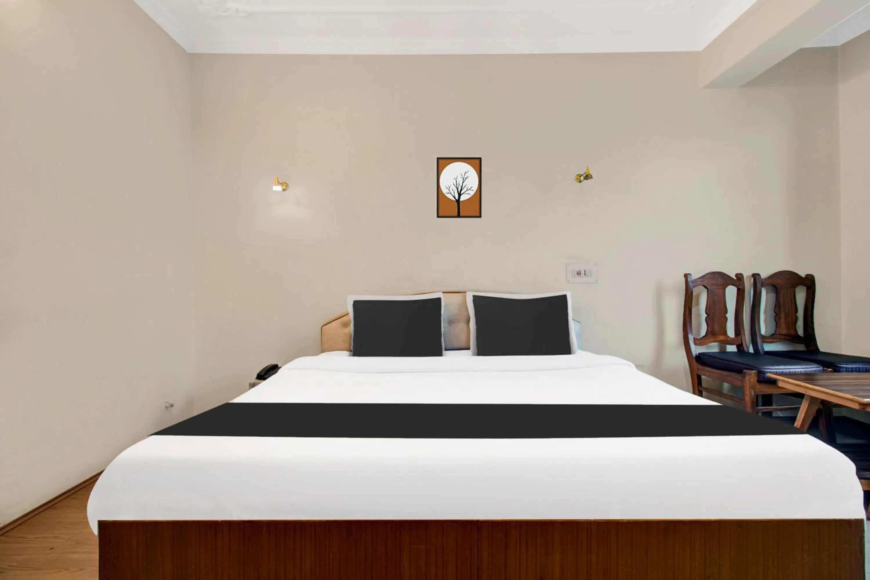 Bedroom, Bed in Super Townhouse Rajbagh Formerly Hotel Modern