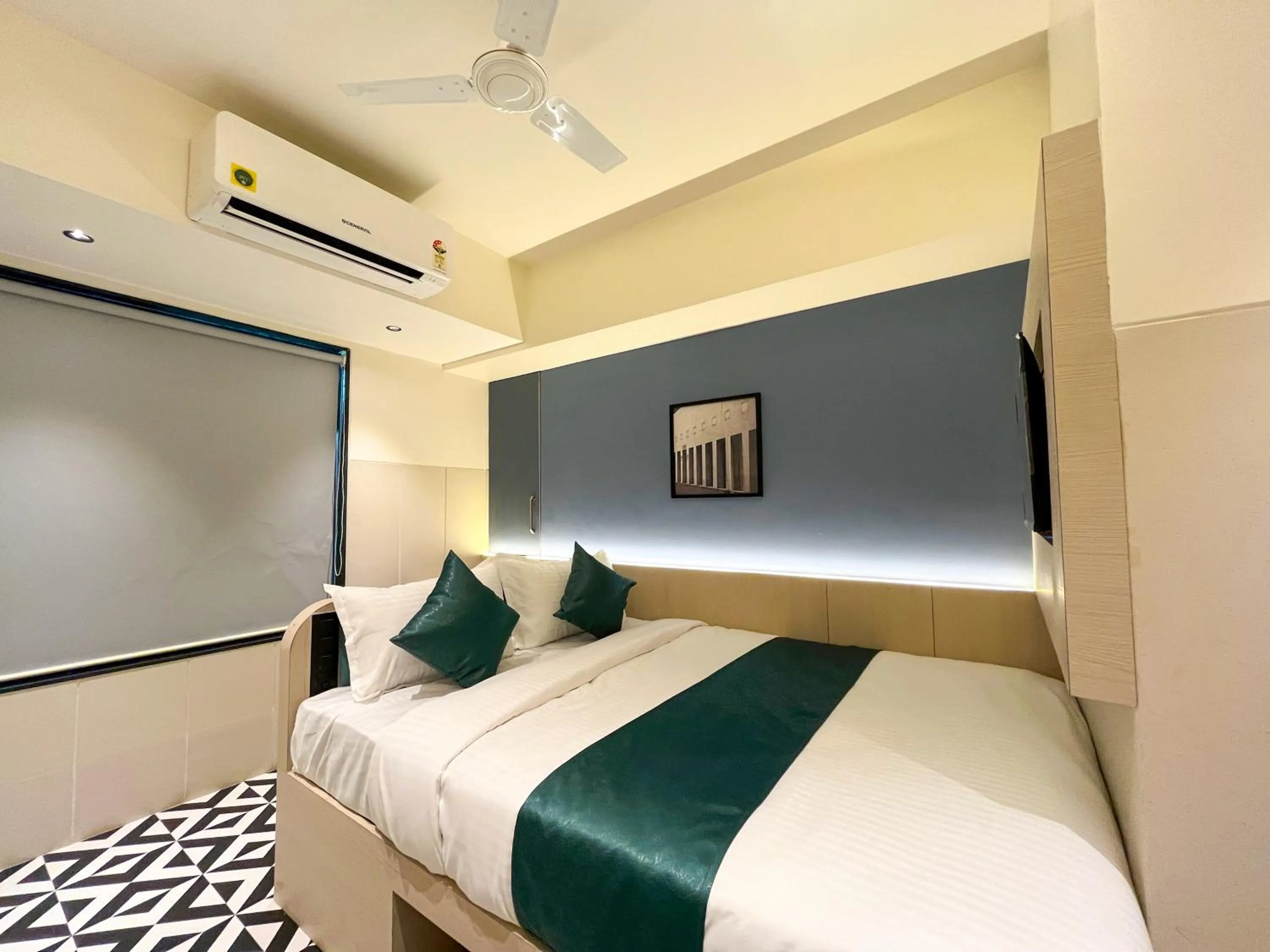 Bedroom, Bed in Bandra Stays