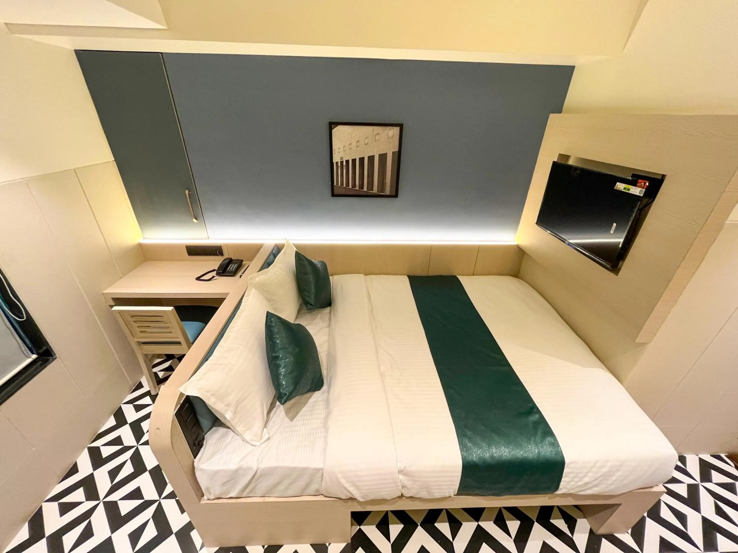 Photo of the whole room, Bed in Bandra Stays