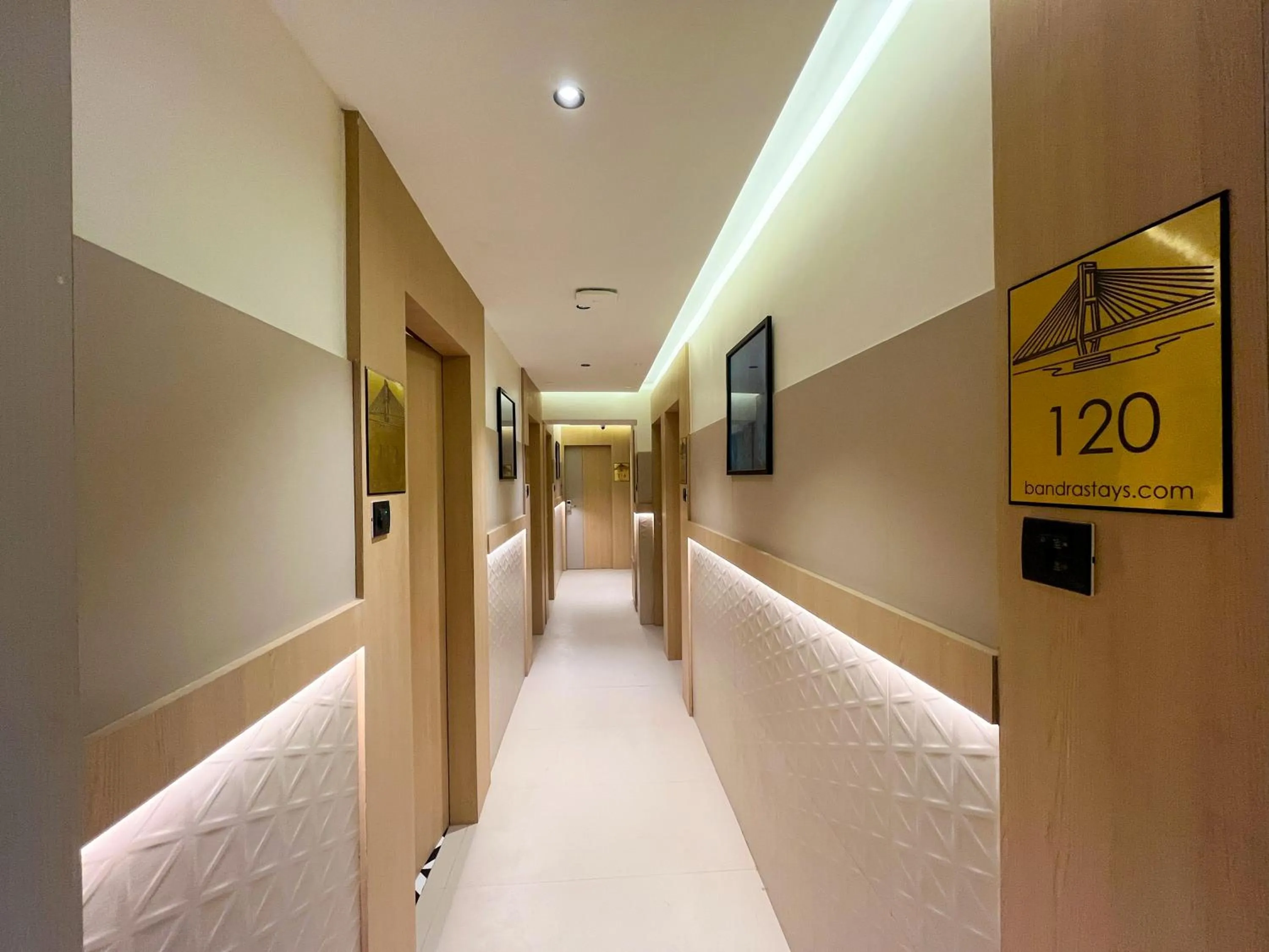 Lobby or reception in Bandra Stays