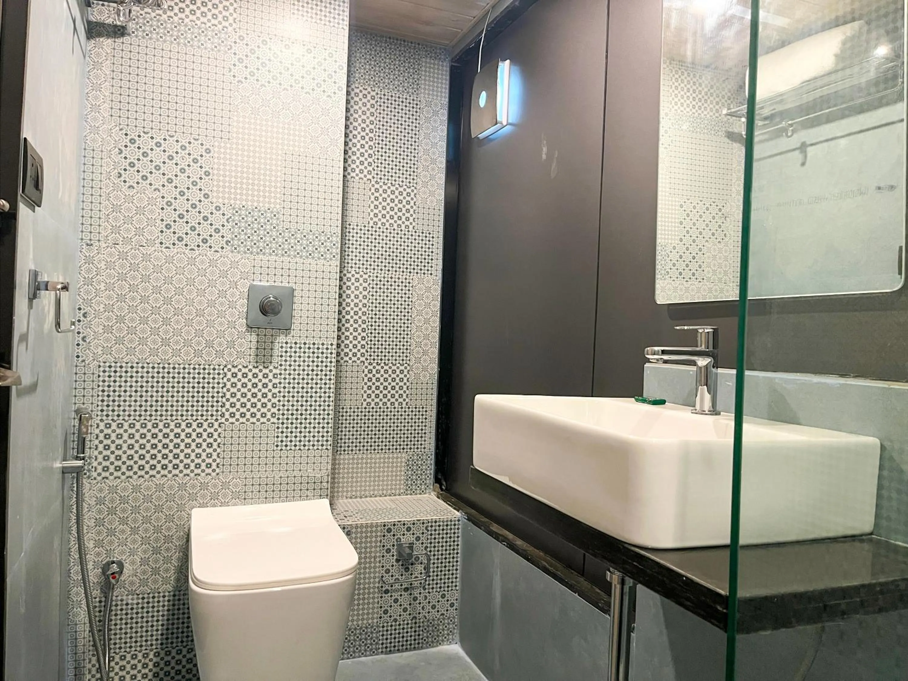 Toilet in Bandra Stays