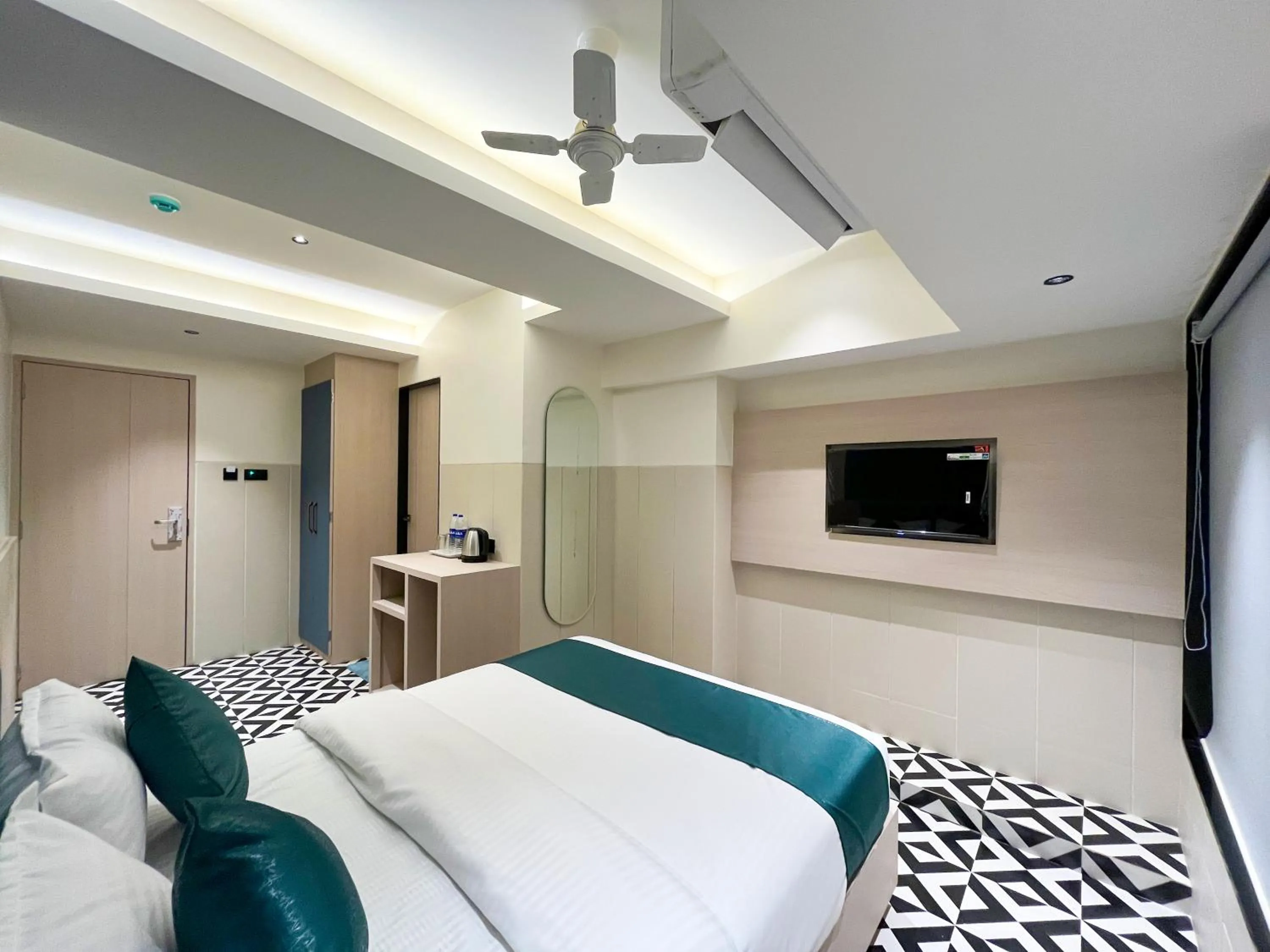 Photo of the whole room, Bed in Bandra Stays