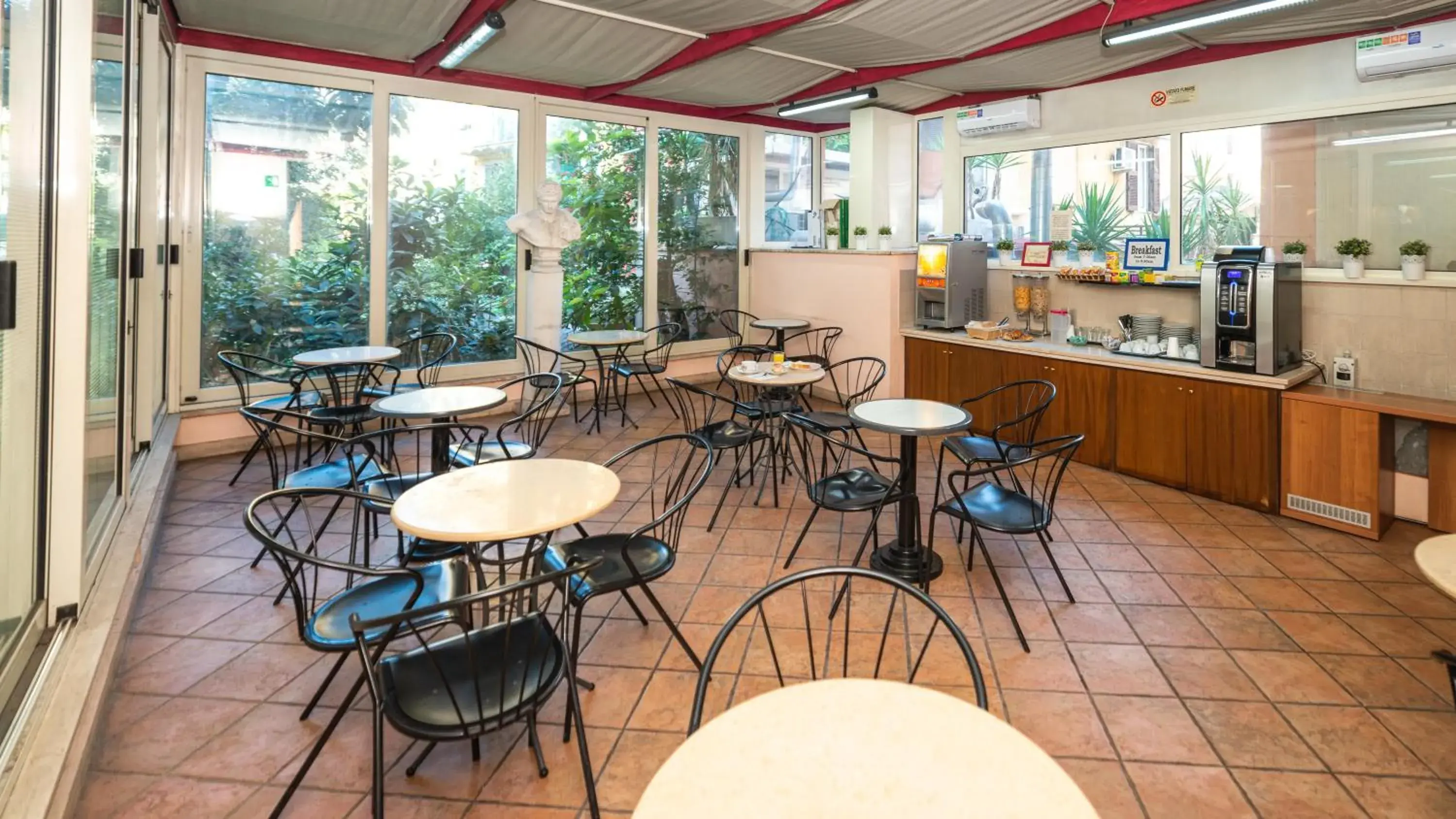 Restaurant/places to eat in Hotel Center 3 Restaurant/places to eat in Hotel Center 3