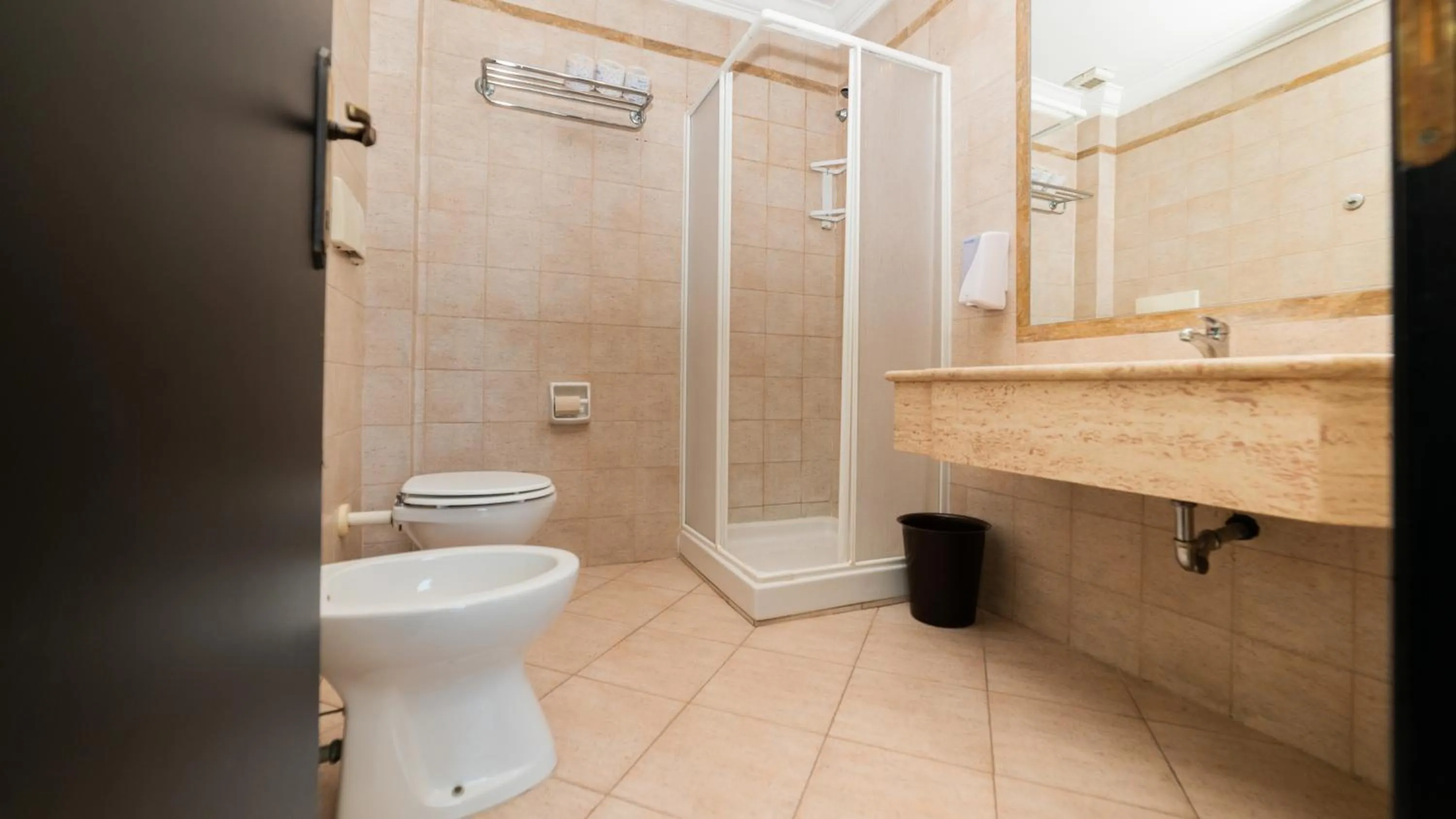 Bathroom in Hotel Center 3