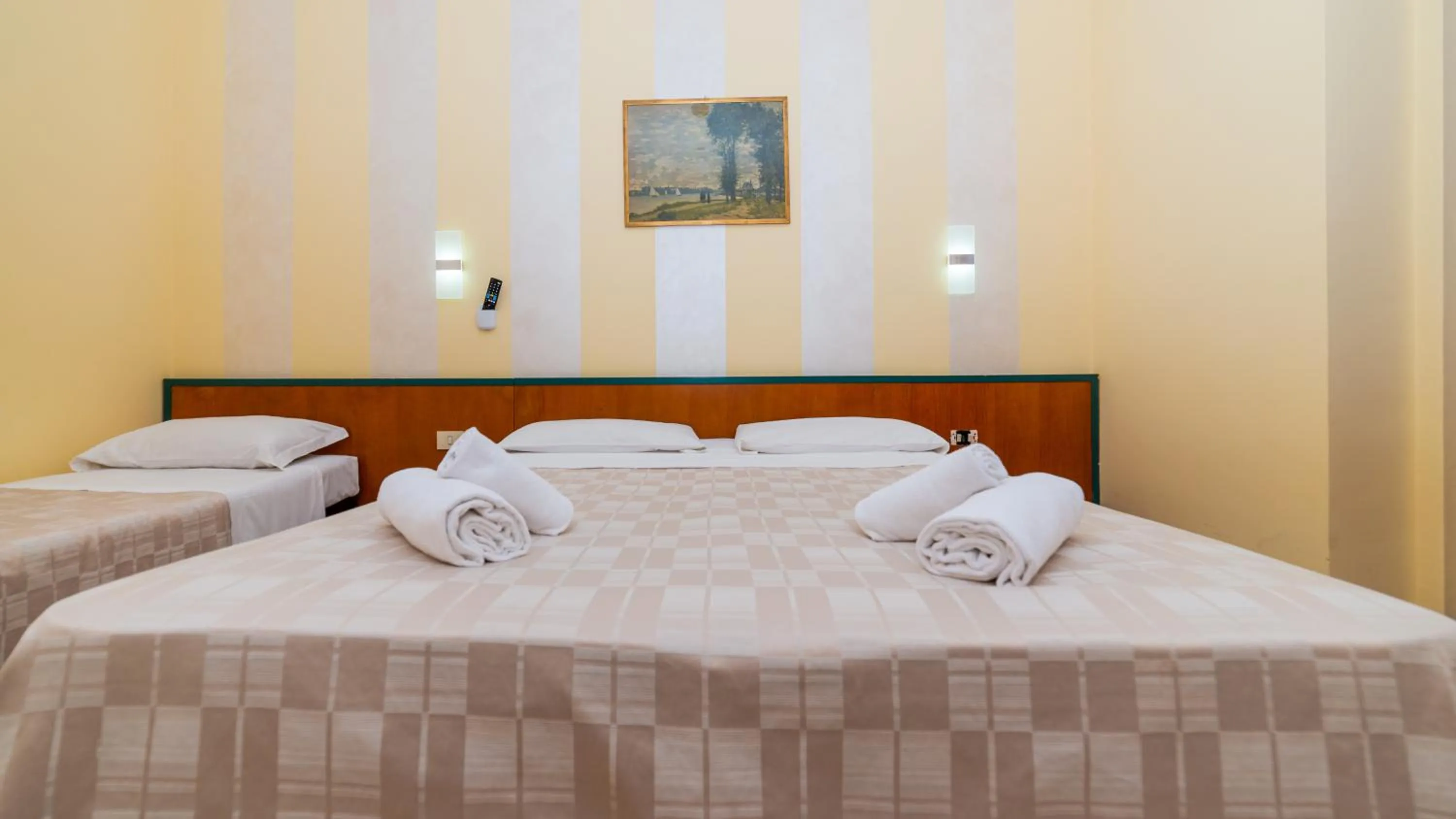 Bedroom, Bed in Hotel Center 3