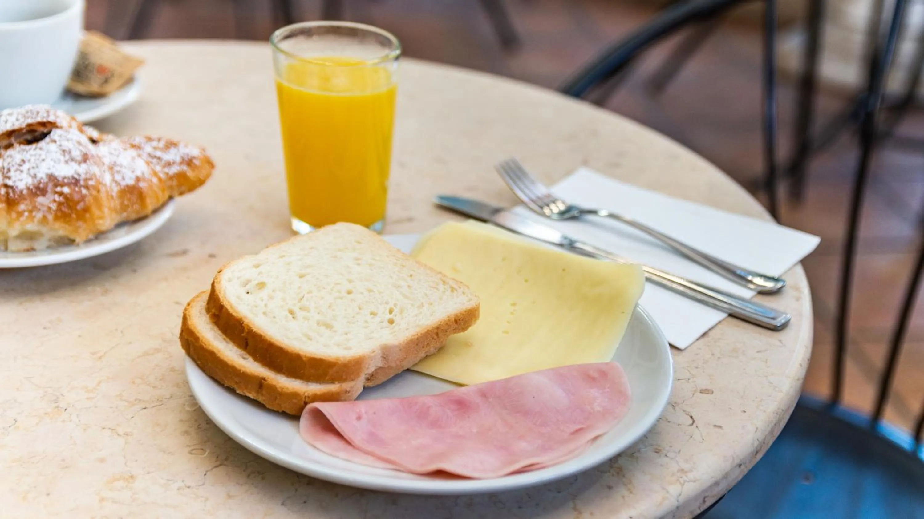 Breakfast in Hotel Center 3