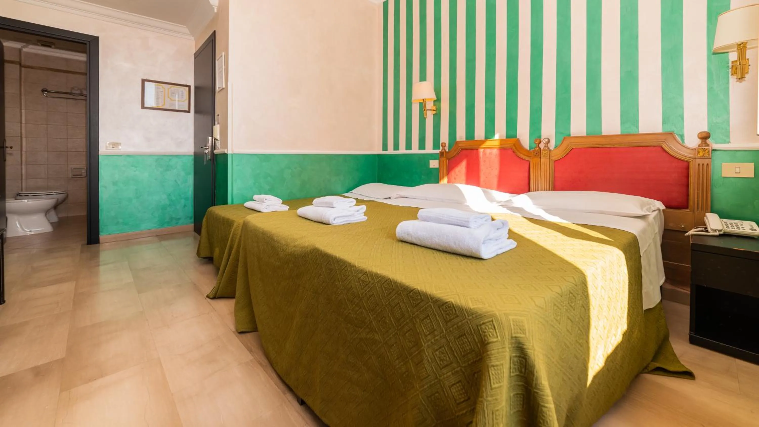 Bedroom, Bed in Hotel Center 3