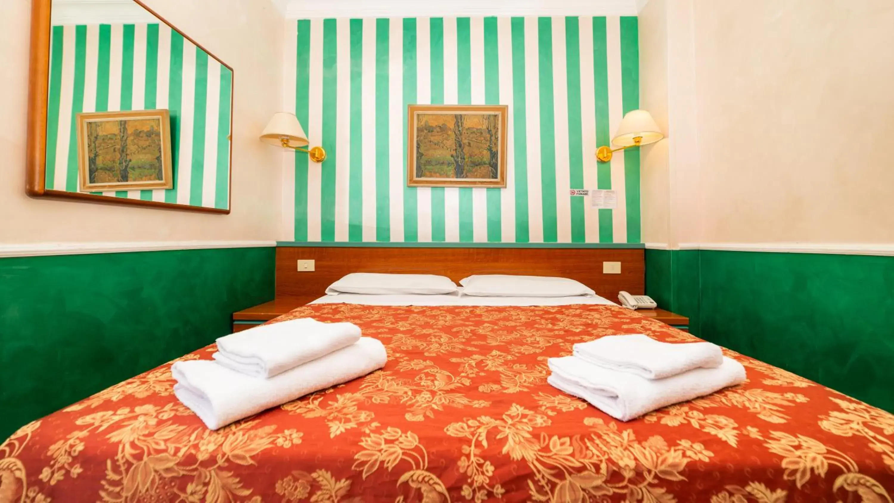 Bedroom, Bed in Hotel Center 3 Bedroom, Bed in Hotel Center 3