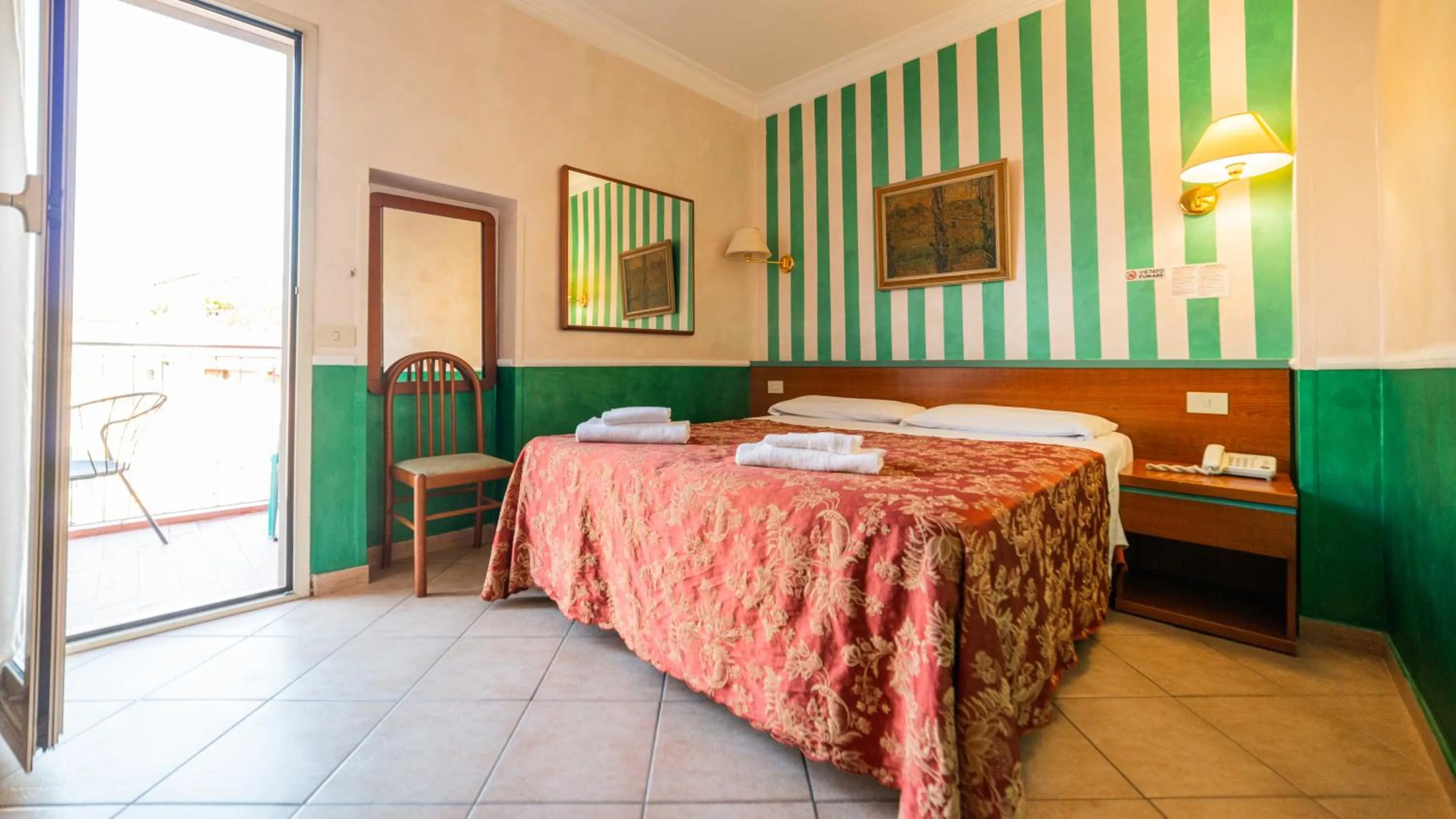 Bed in Hotel Center 3