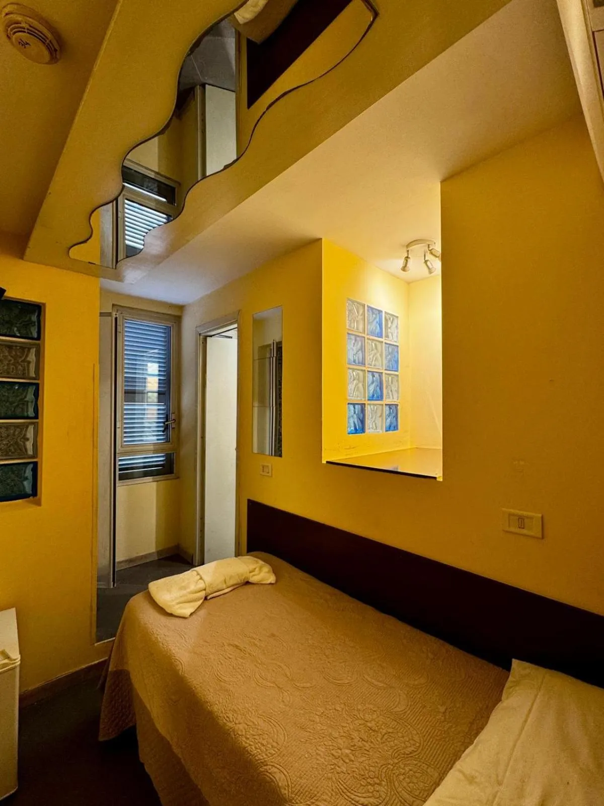 Bed in Hotel Center 3