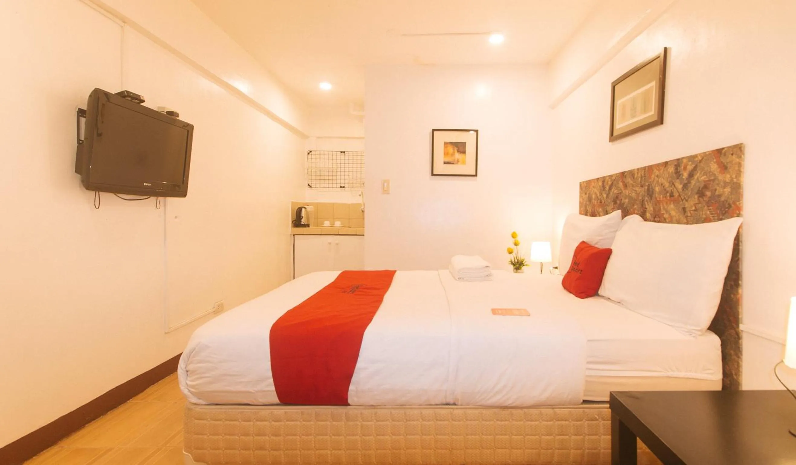 TV and multimedia, Bed in RedDoorz at City Stay Inns Marilao