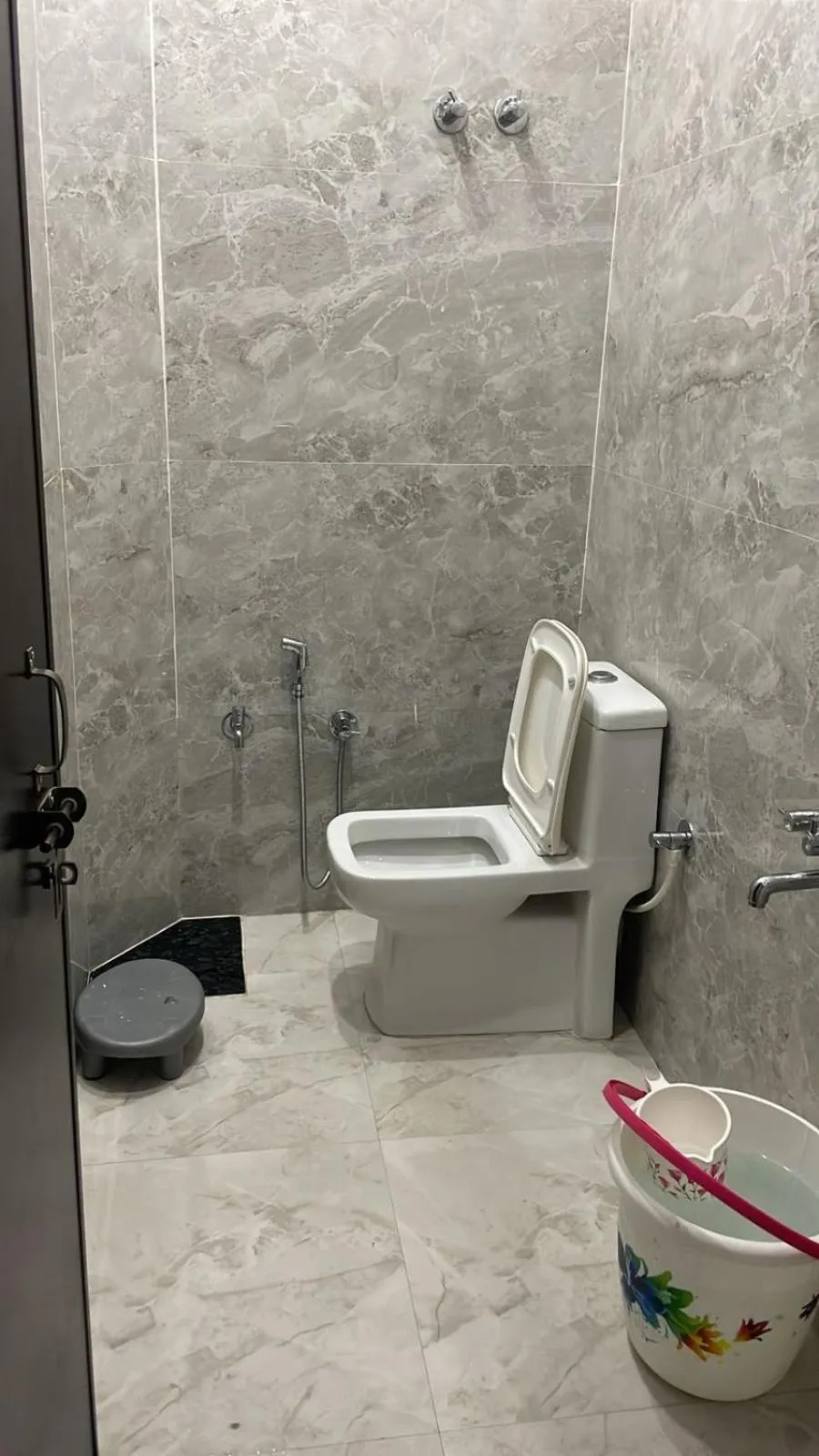 Toilet in Kashi Ganga Guest House