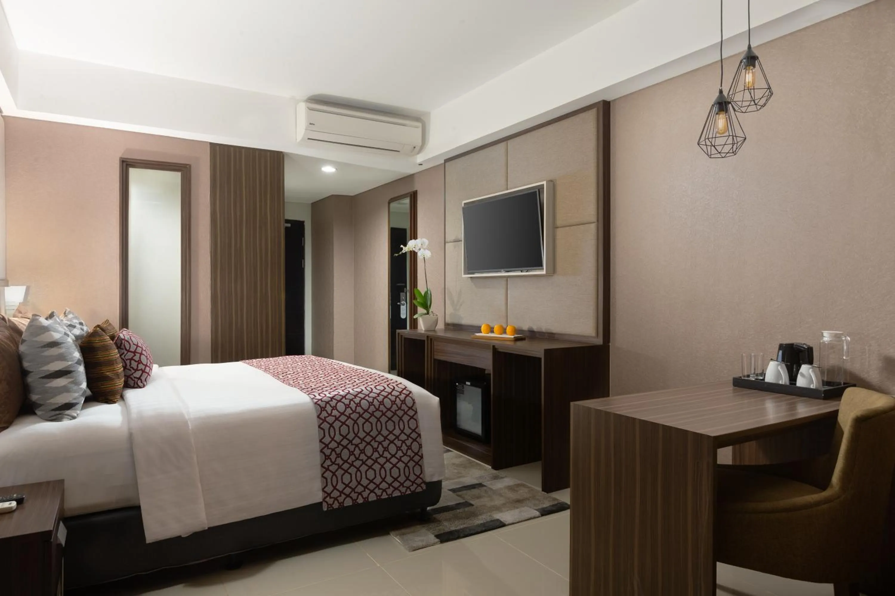 Bed in The Alana Hotel & Conference Center Malioboro Yogyakarta by ASTON