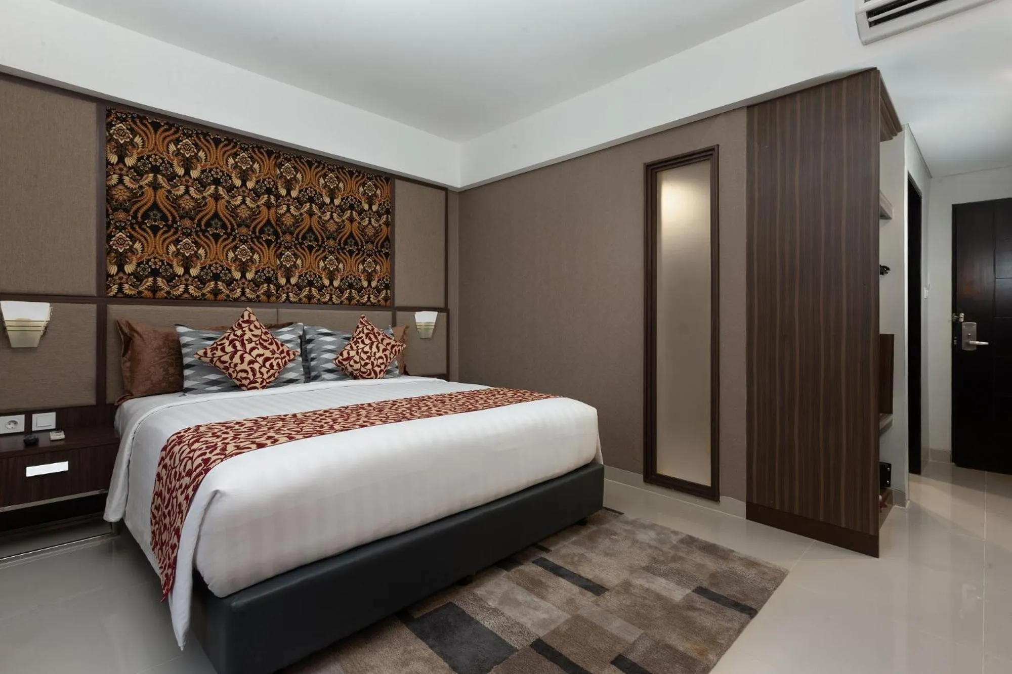 Bed in The Alana Hotel & Conference Center Malioboro Yogyakarta by ASTON