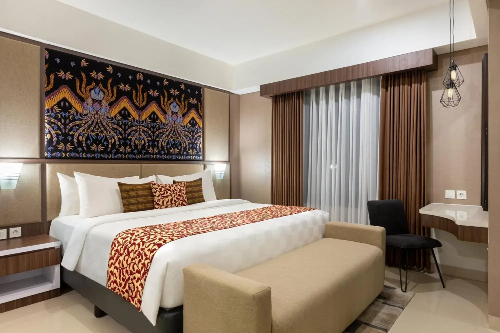 Executive Suite in The Alana Hotel & Conference Center Malioboro Yogyakarta by ASTON Executive Suite in The Alana Hotel & Conference Center Malioboro Yogyakarta by ASTON