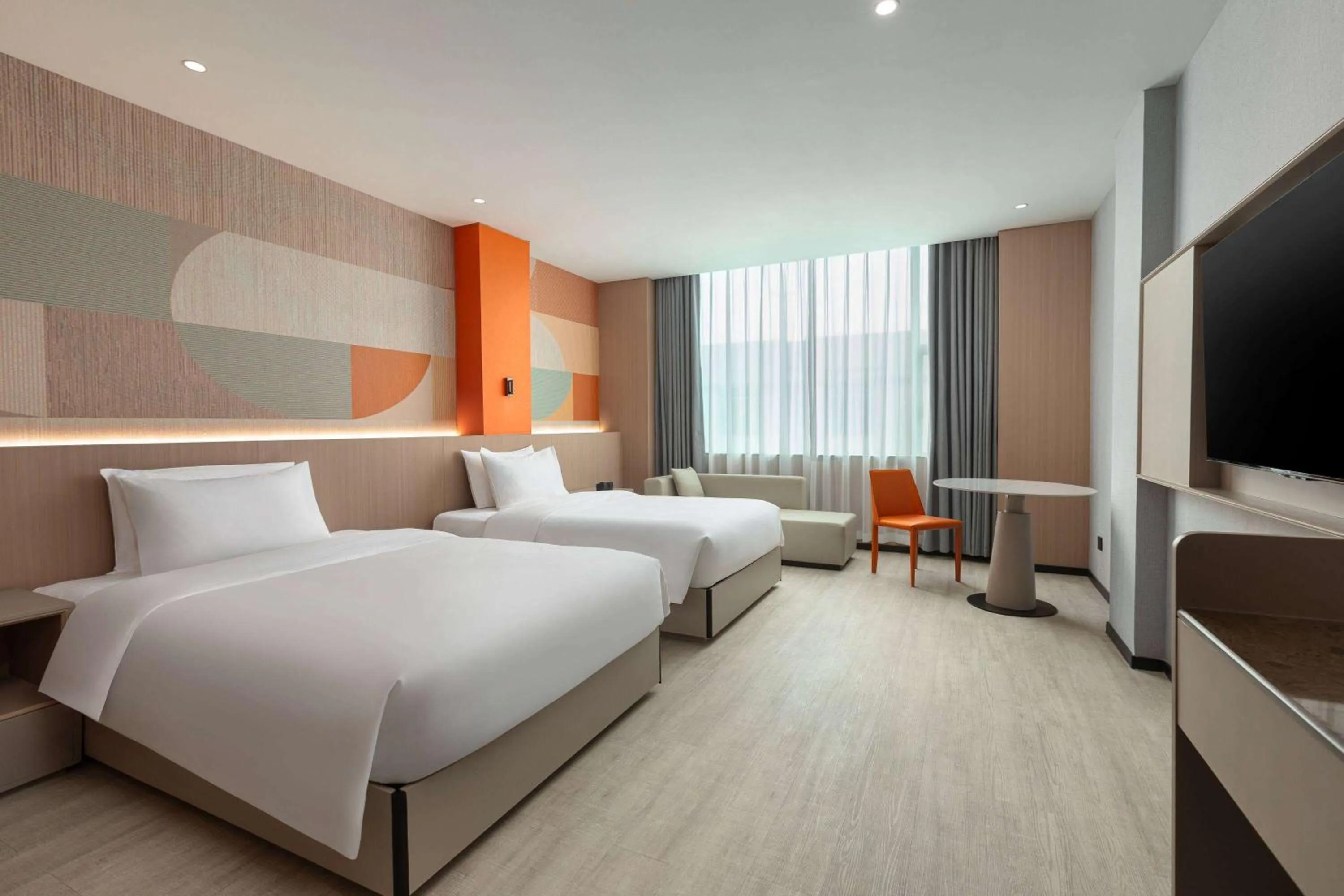 Photo of the whole room, Bed in Hawthorn by Wyndham Guangzhou Baiyun Airport