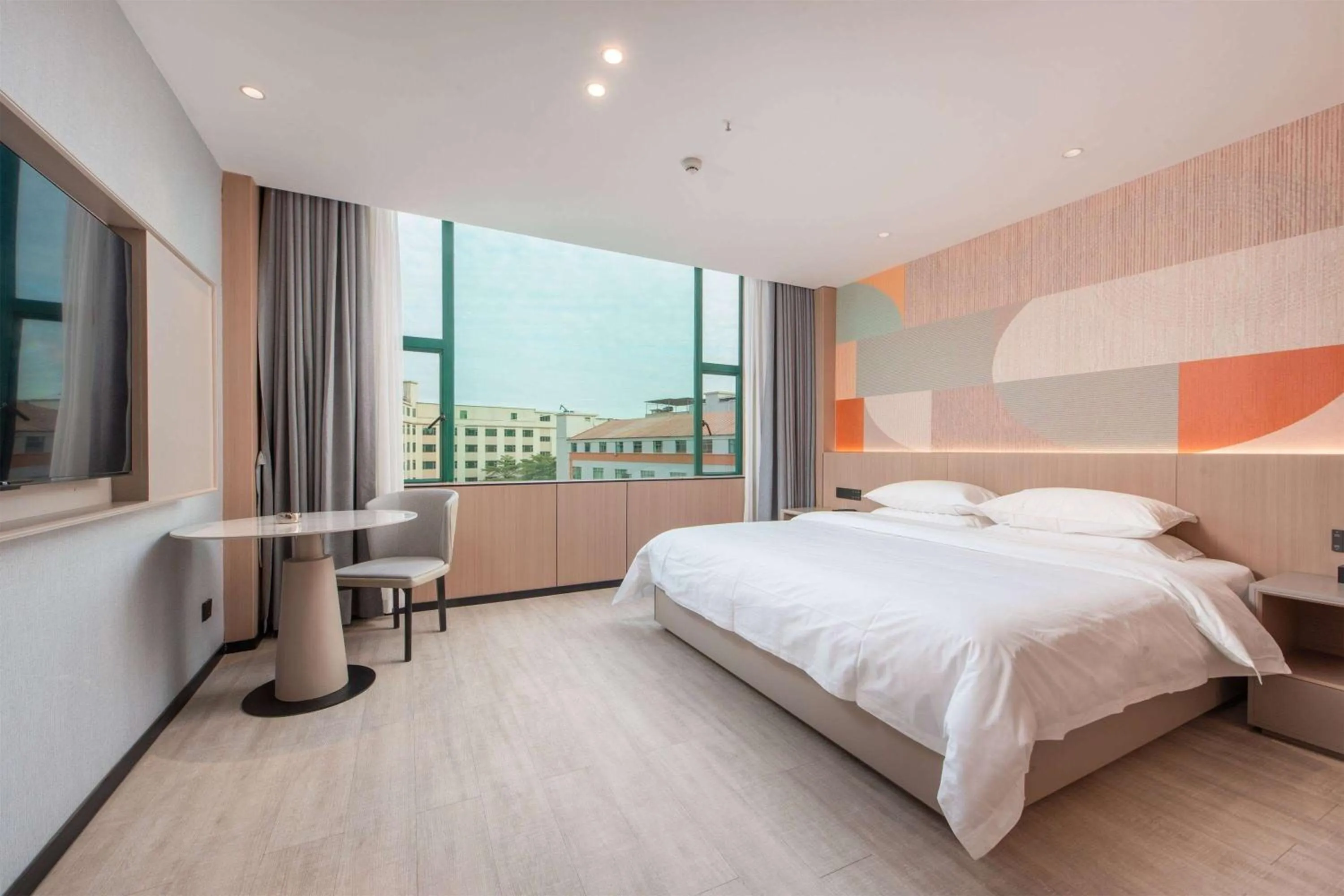 Photo of the whole room, Bed in Hawthorn by Wyndham Guangzhou Baiyun Airport