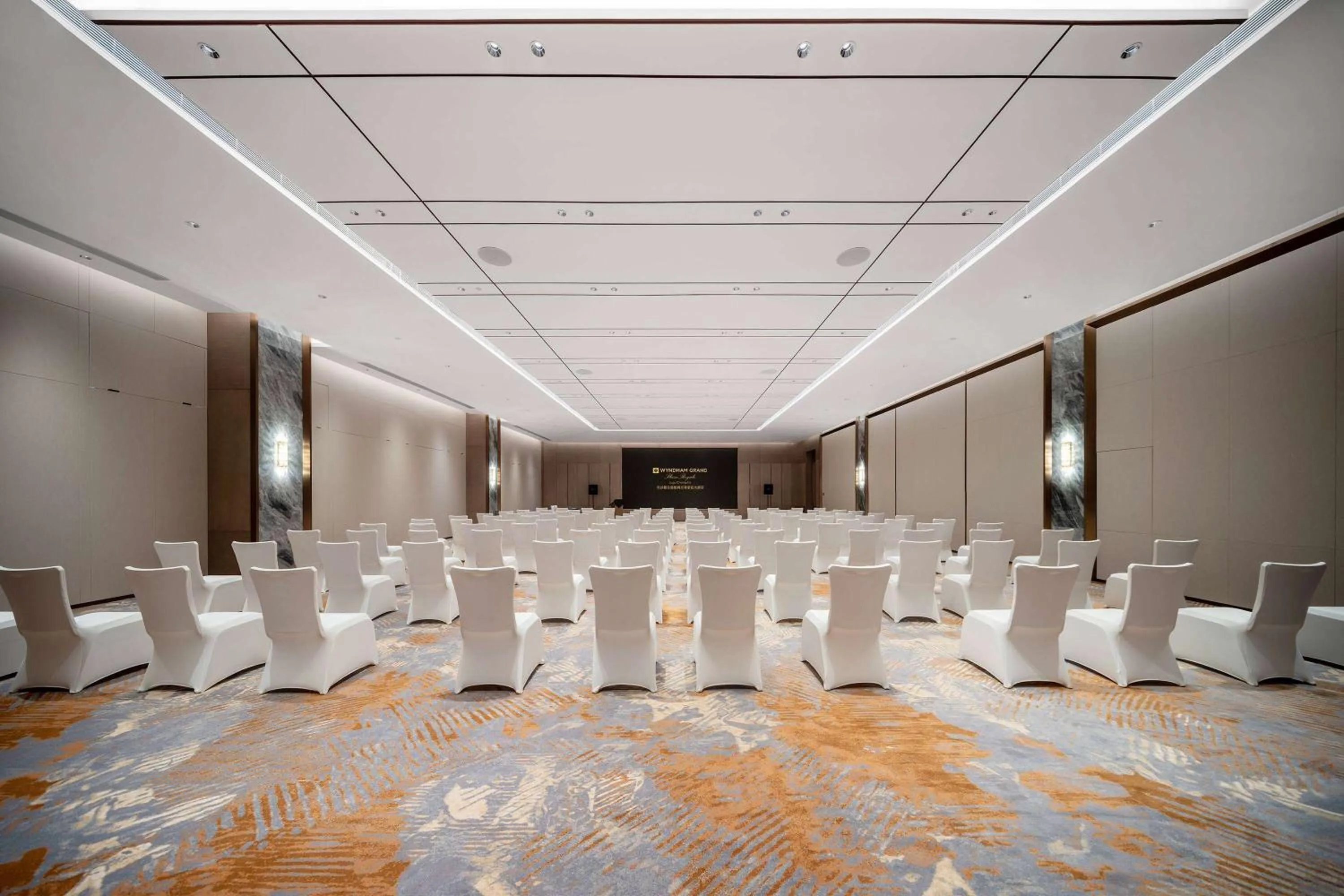 Meeting/conference room in Wyndham Grand Plaza Royale Lugu Changsha