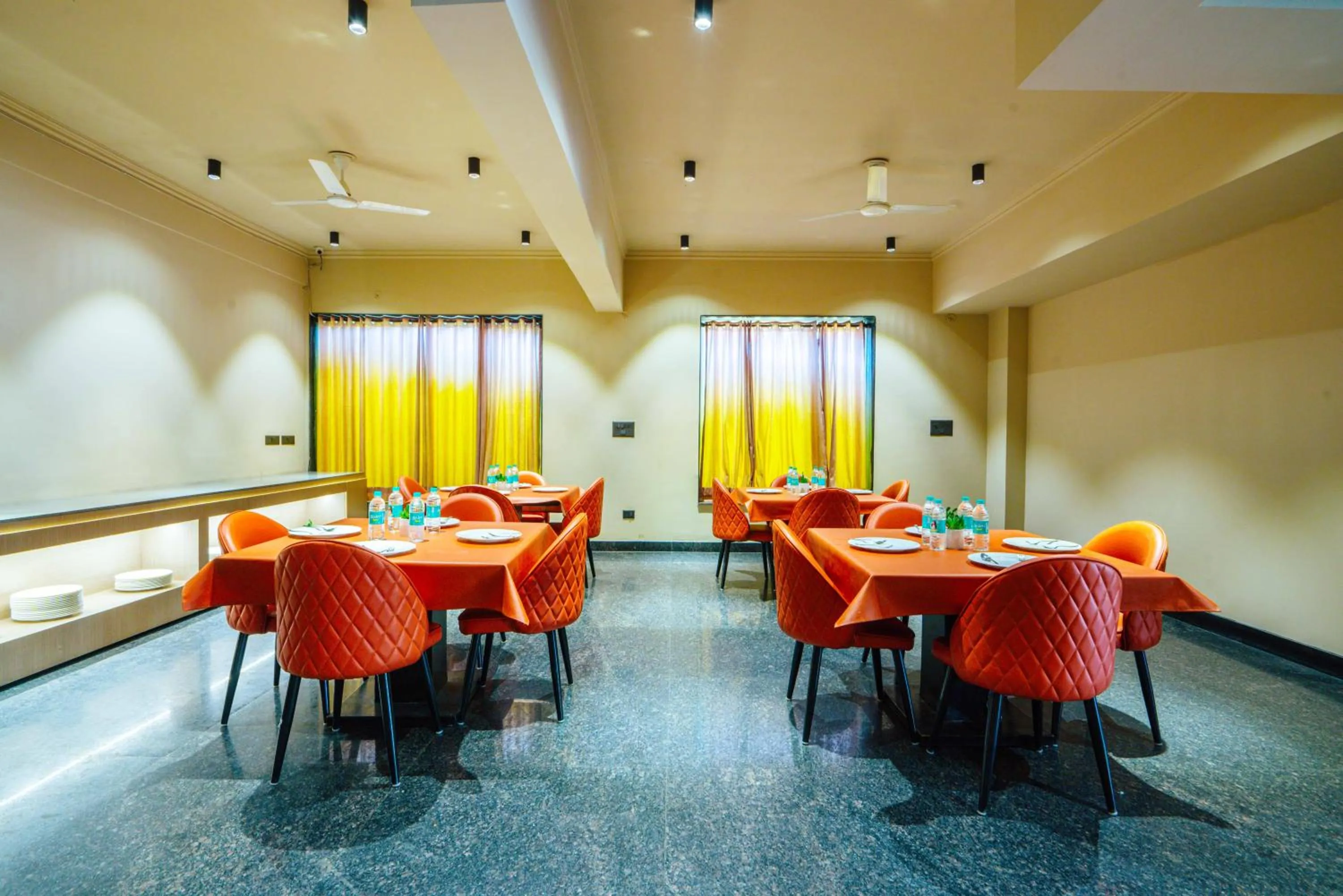 Restaurant/places to eat in Treebo Royal City