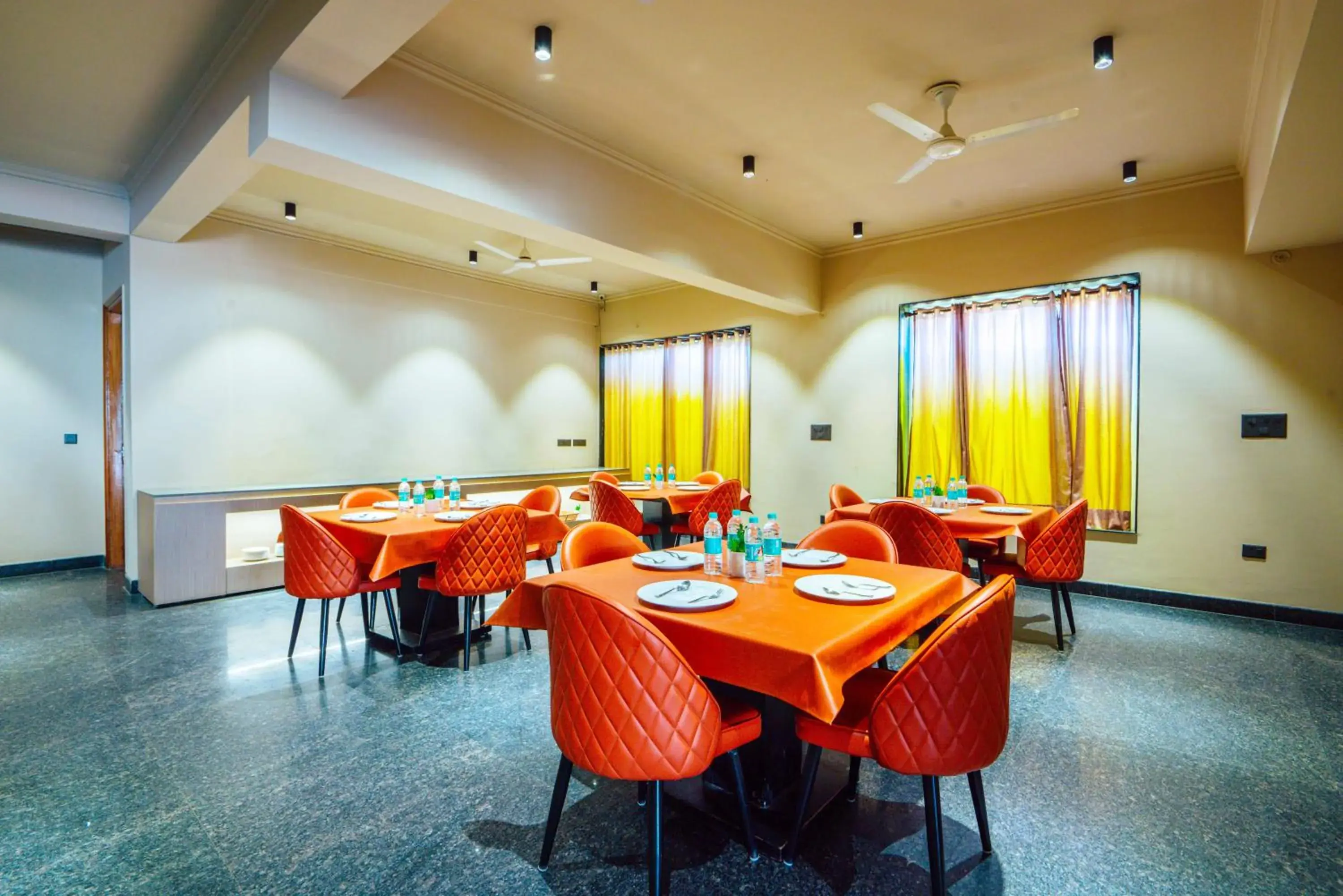 Restaurant/places to eat in Treebo Royal City Restaurant/places to eat in Treebo Royal City