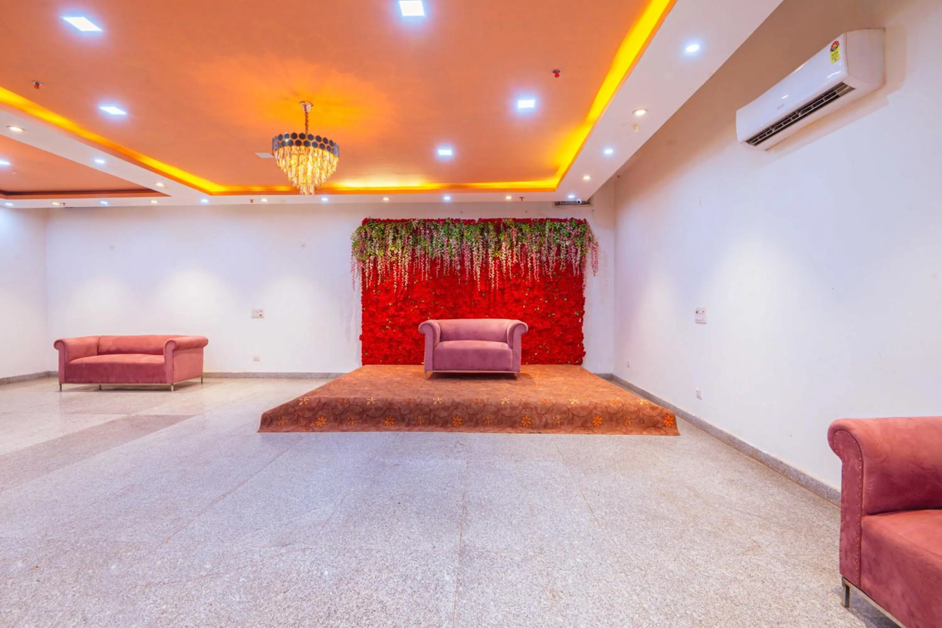 Banquet/Function facilities in Treebo Royal City