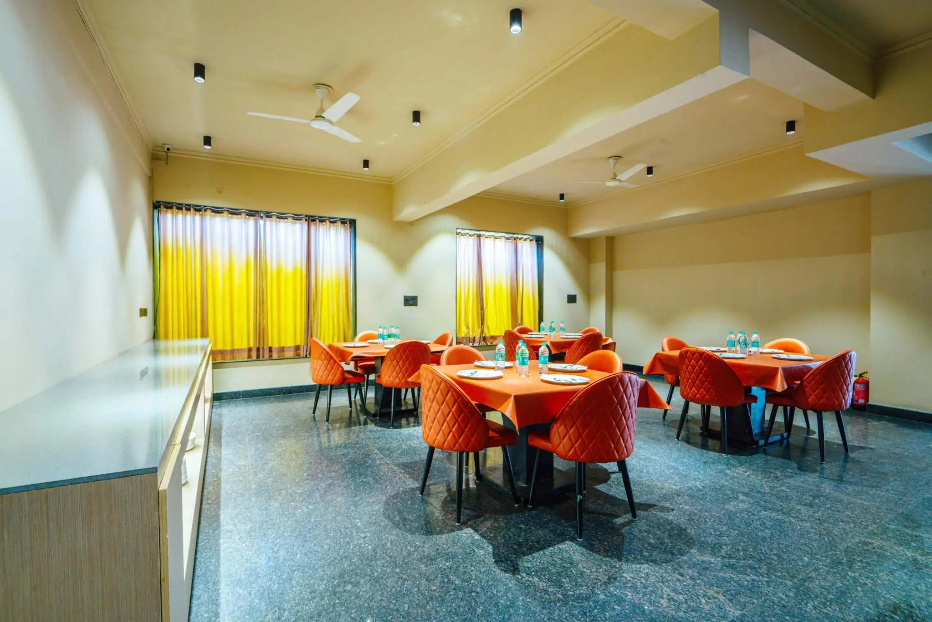 Restaurant/places to eat in Treebo Royal City Restaurant/places to eat in Treebo Royal City