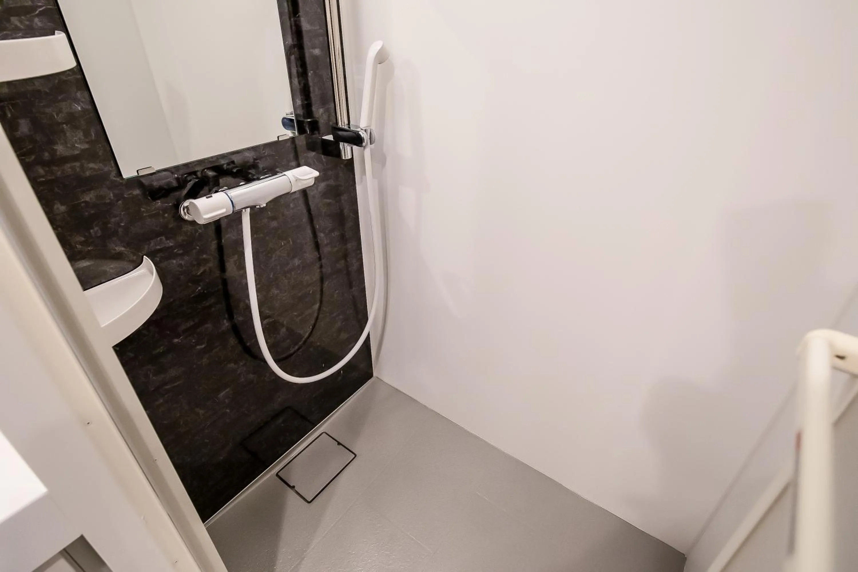 Shower in Randor Residence Kyoto Nijo Castle