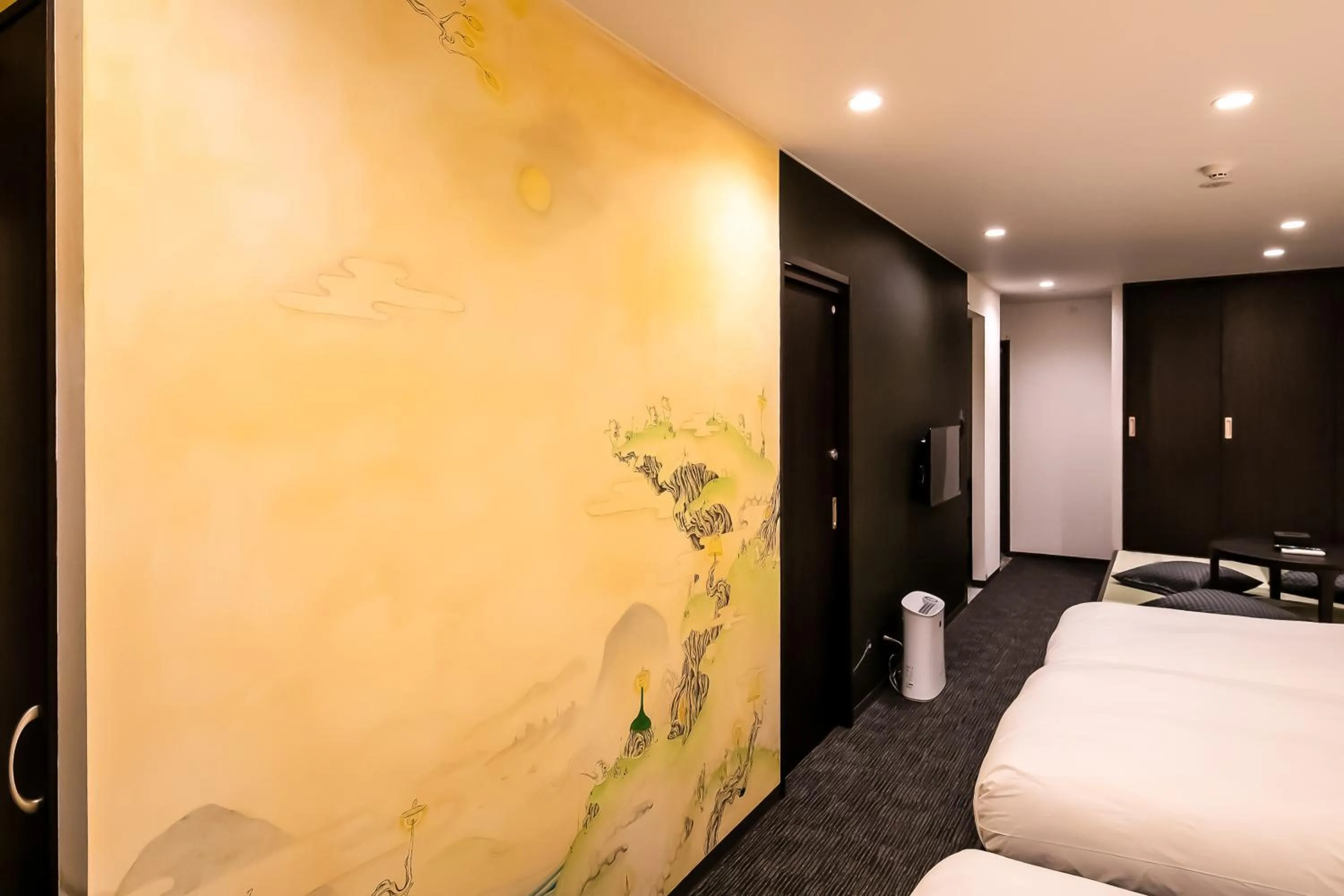 Photo of the whole room, Bed in Randor Residence Kyoto Nijo Castle