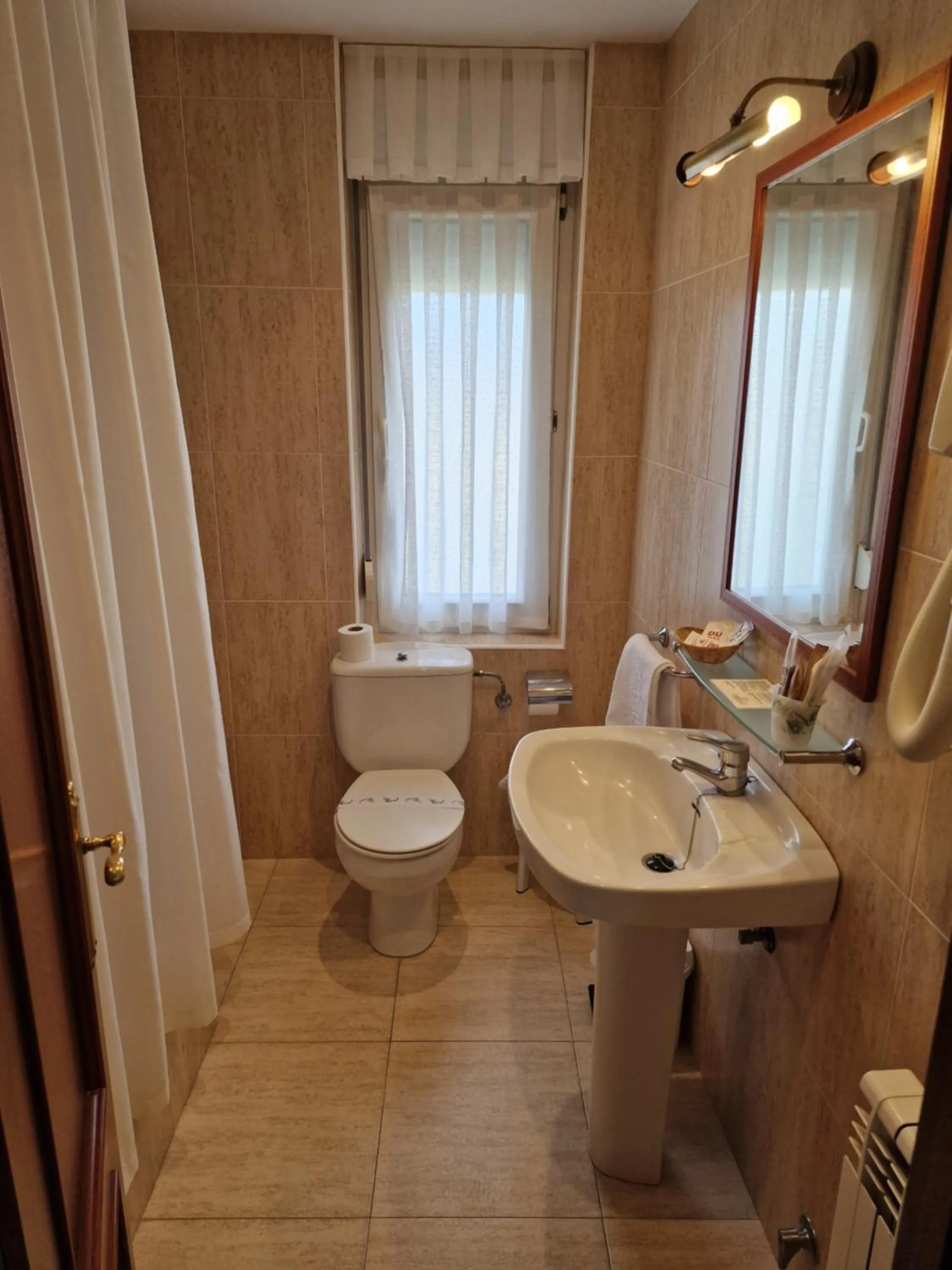 Toilet in Hotel Costa de Ajo