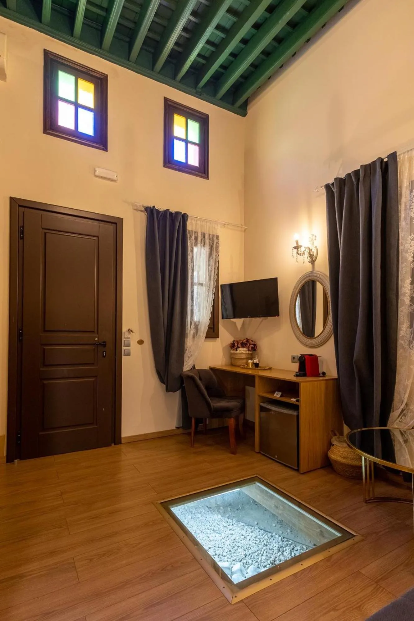 Living room in April Medieval Hotel