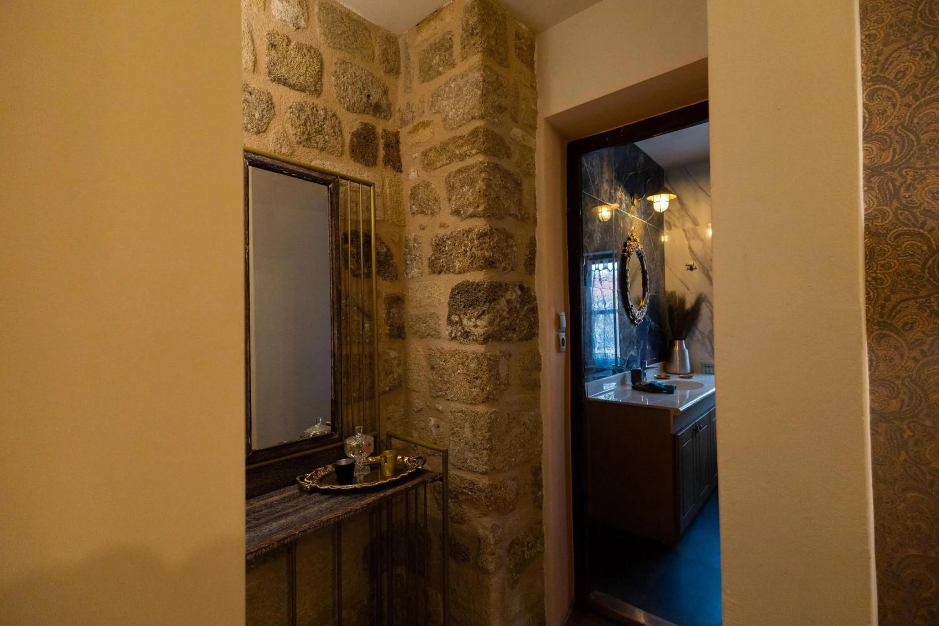 Bathroom in April Medieval Hotel