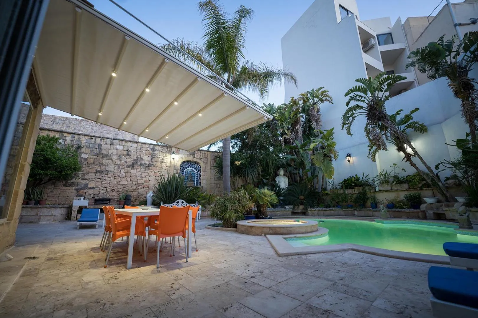 Swimming pool in Villa Buddha