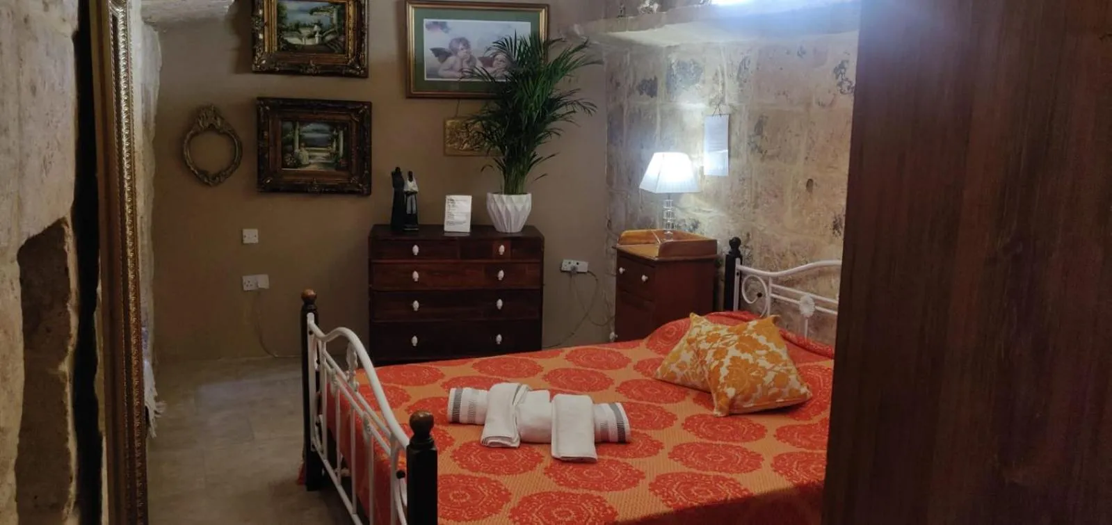 Bedroom, Bed in Villa Buddha
