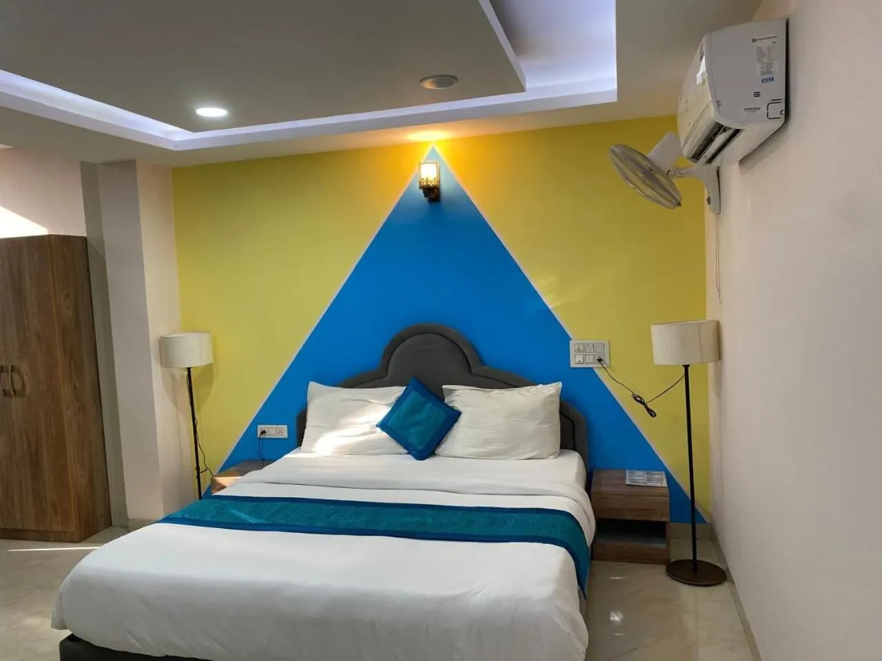 Bed in Immense Residency