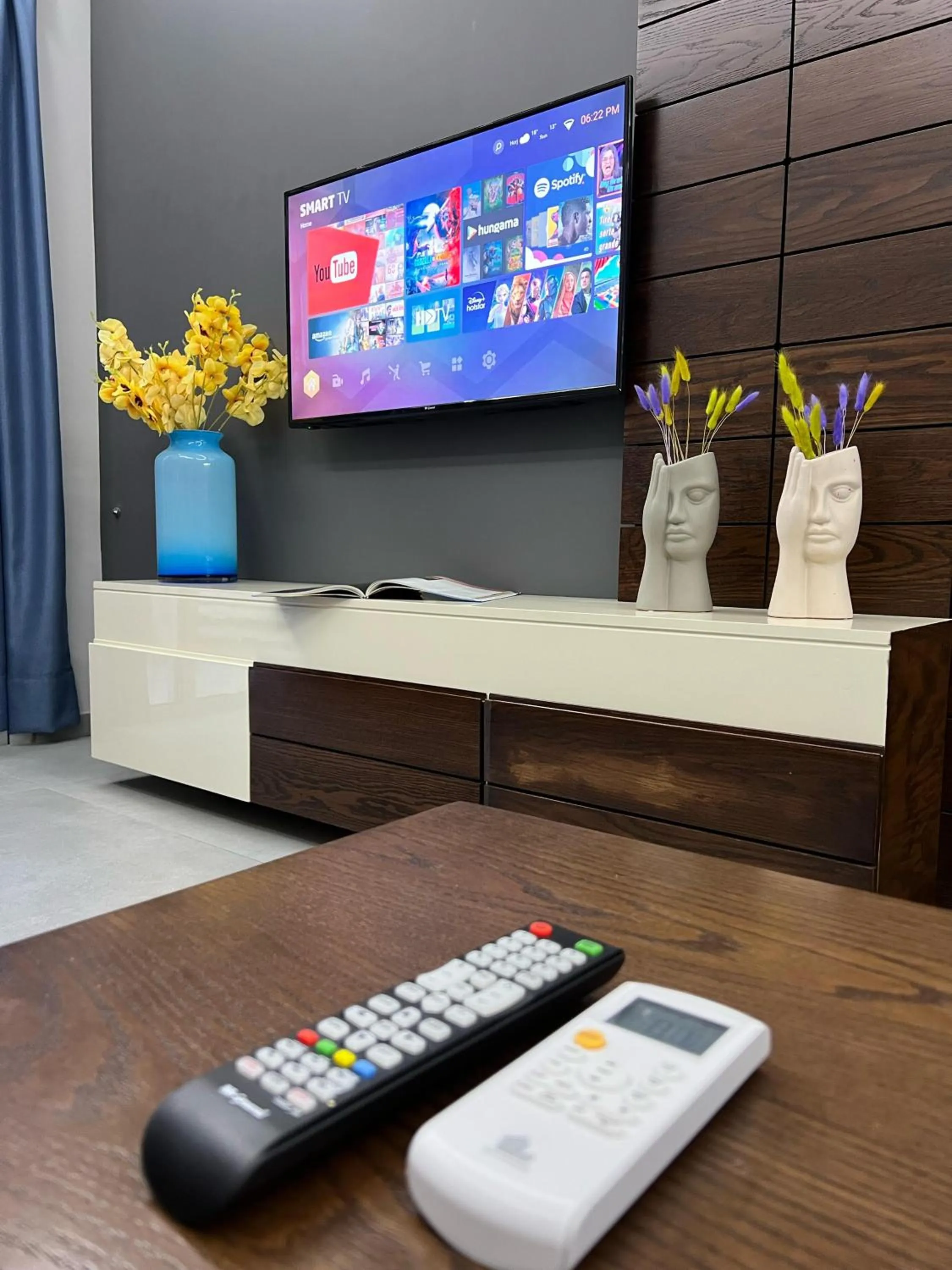 TV and multimedia in Matar Residence - Spacious Hotel Suites in Beirut
