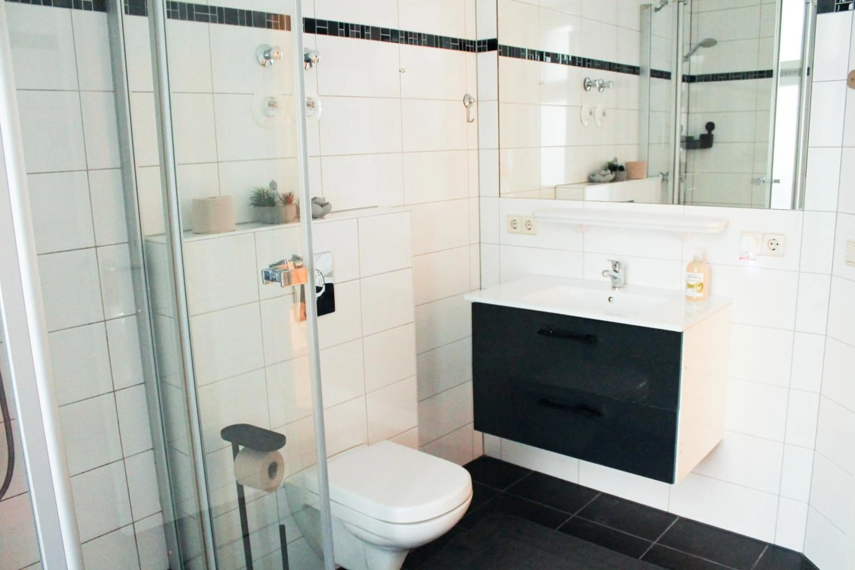 Bathroom in Krummestraße Berlin - Top Unterkunft in Charlottenburg !