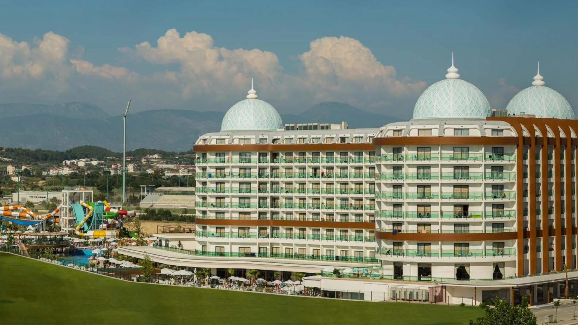 Property building in Dream World Aqua