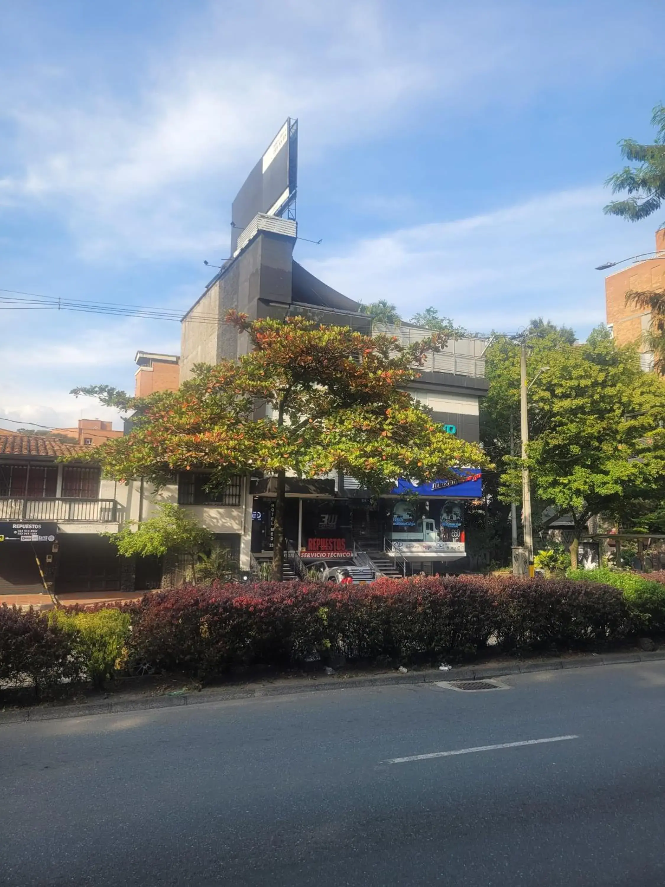 Property building in Hotel Med 33 Property building in Hotel Med 33