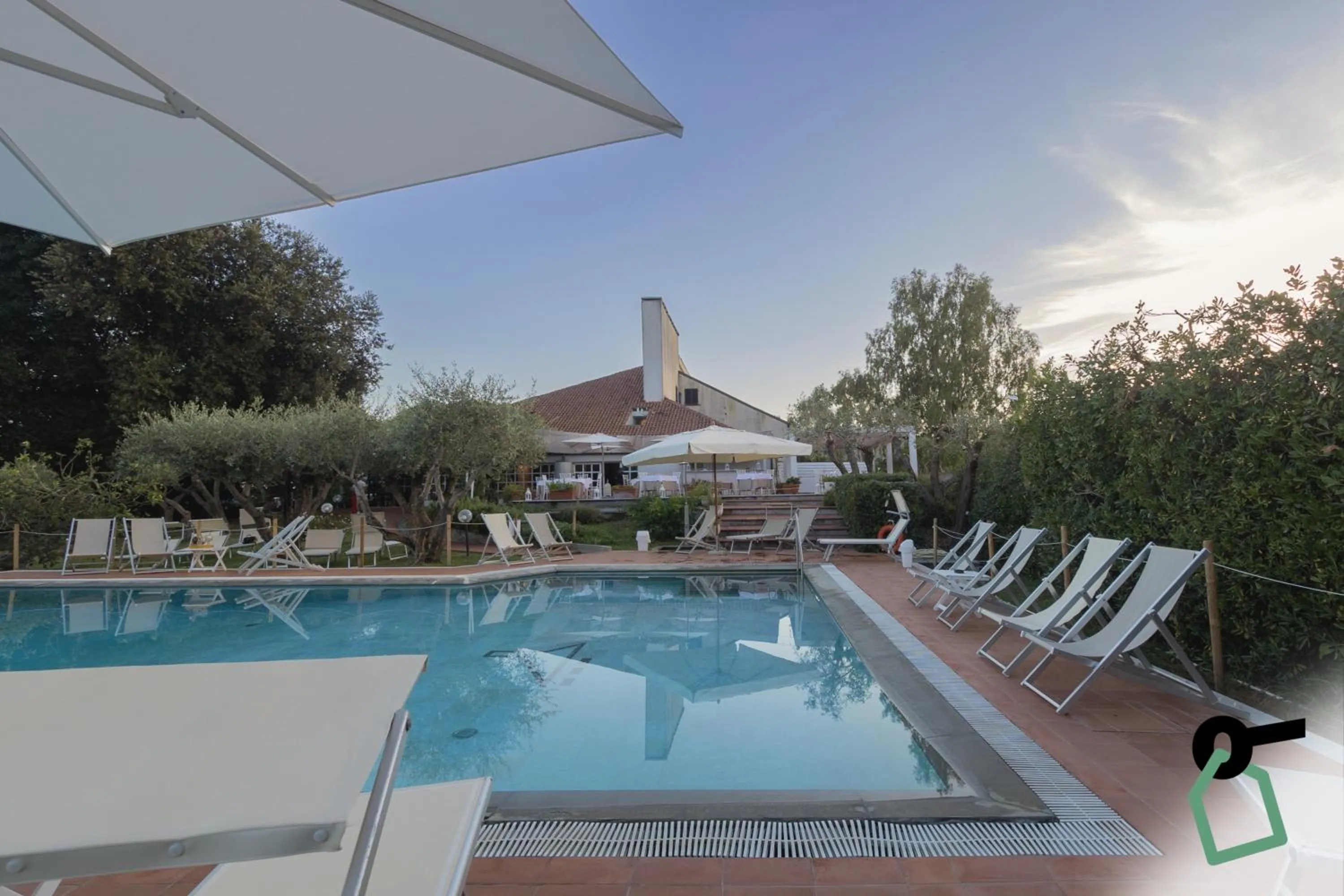 Swimming pool in HOTIDAY Room Collection - Sarzana