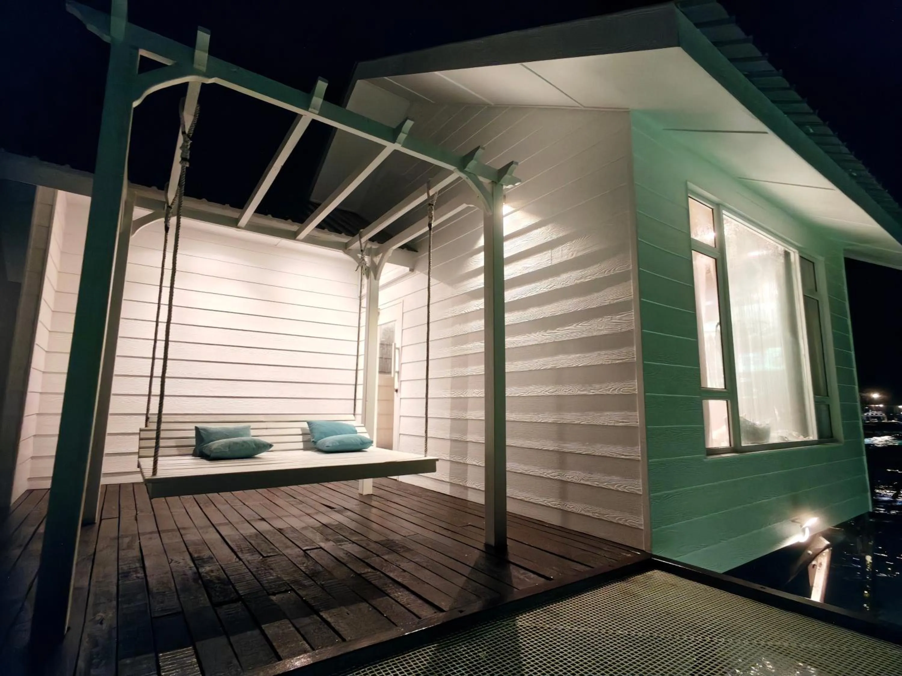 Bubblefish Water Villa