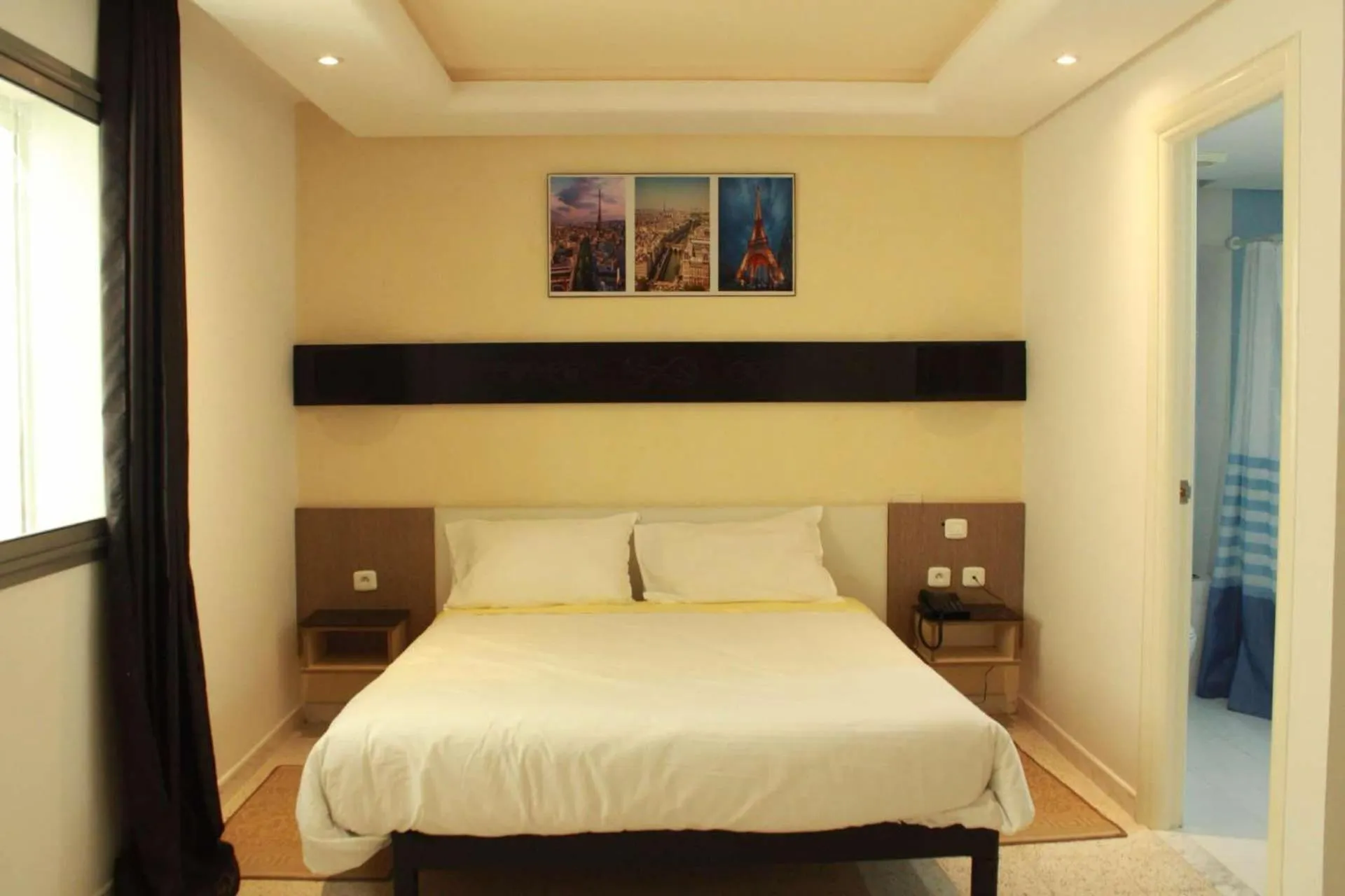 Bedroom, Bed in Le Parisien Tunis