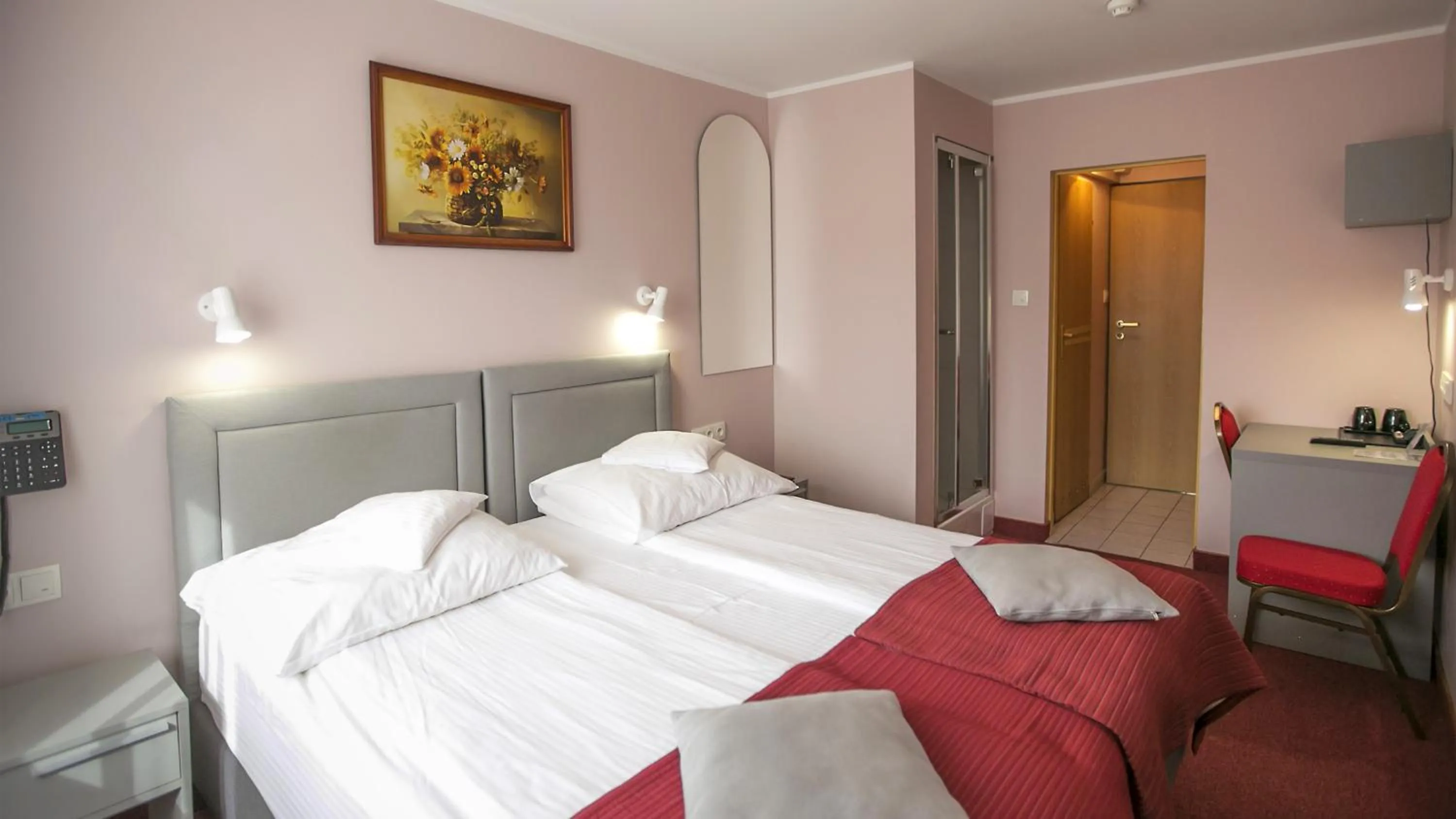 Photo of the whole room, Bed in Hotel Unibus