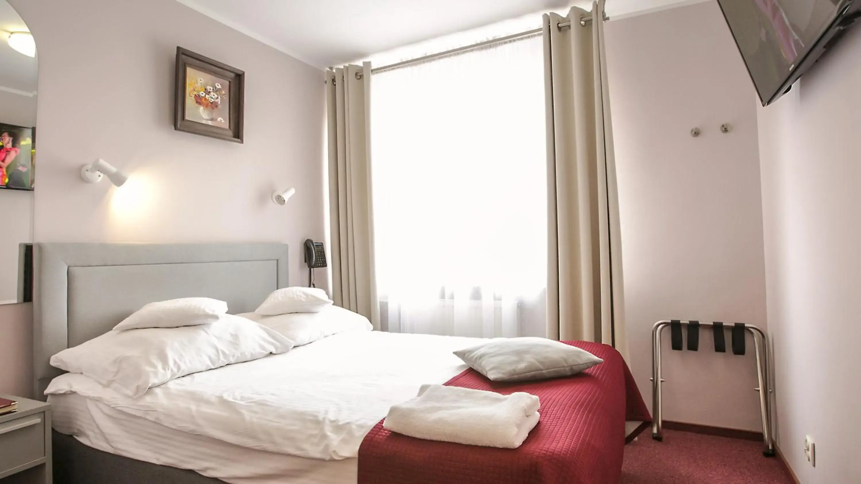 Economy Single Room in Hotel Unibus Economy Single Room in Hotel Unibus