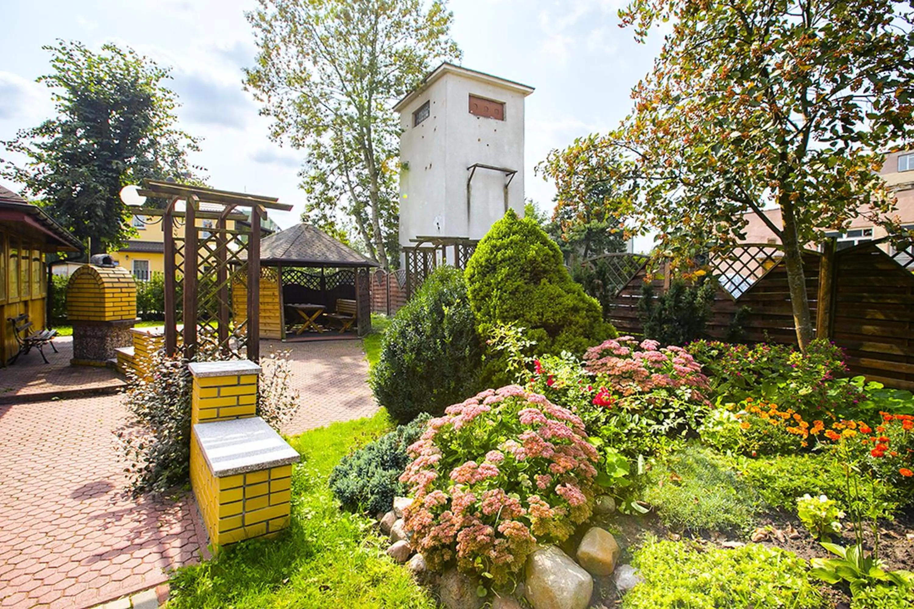 Garden in Hotel Unibus